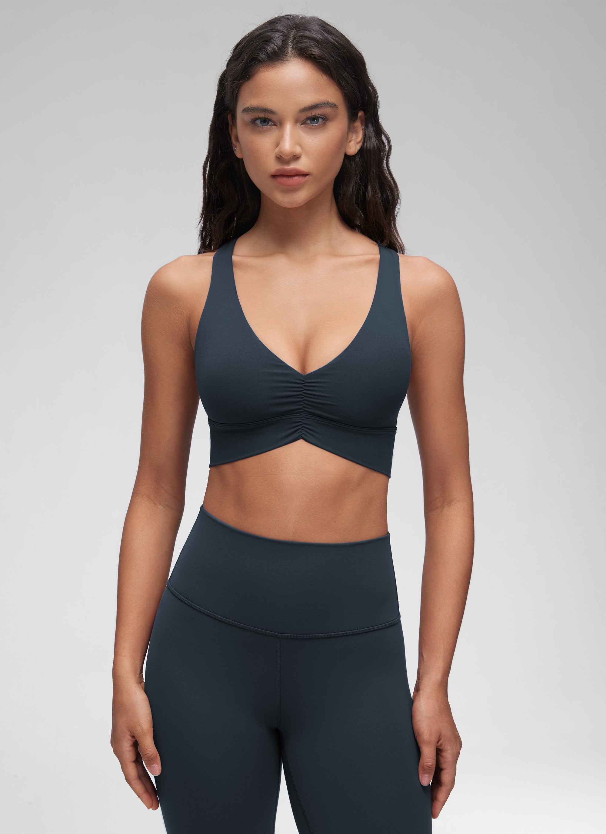 CRZ YOGA Damen Butterluxe Gerüscht V-Ausschnitt Longline Sports BH Echte Marine