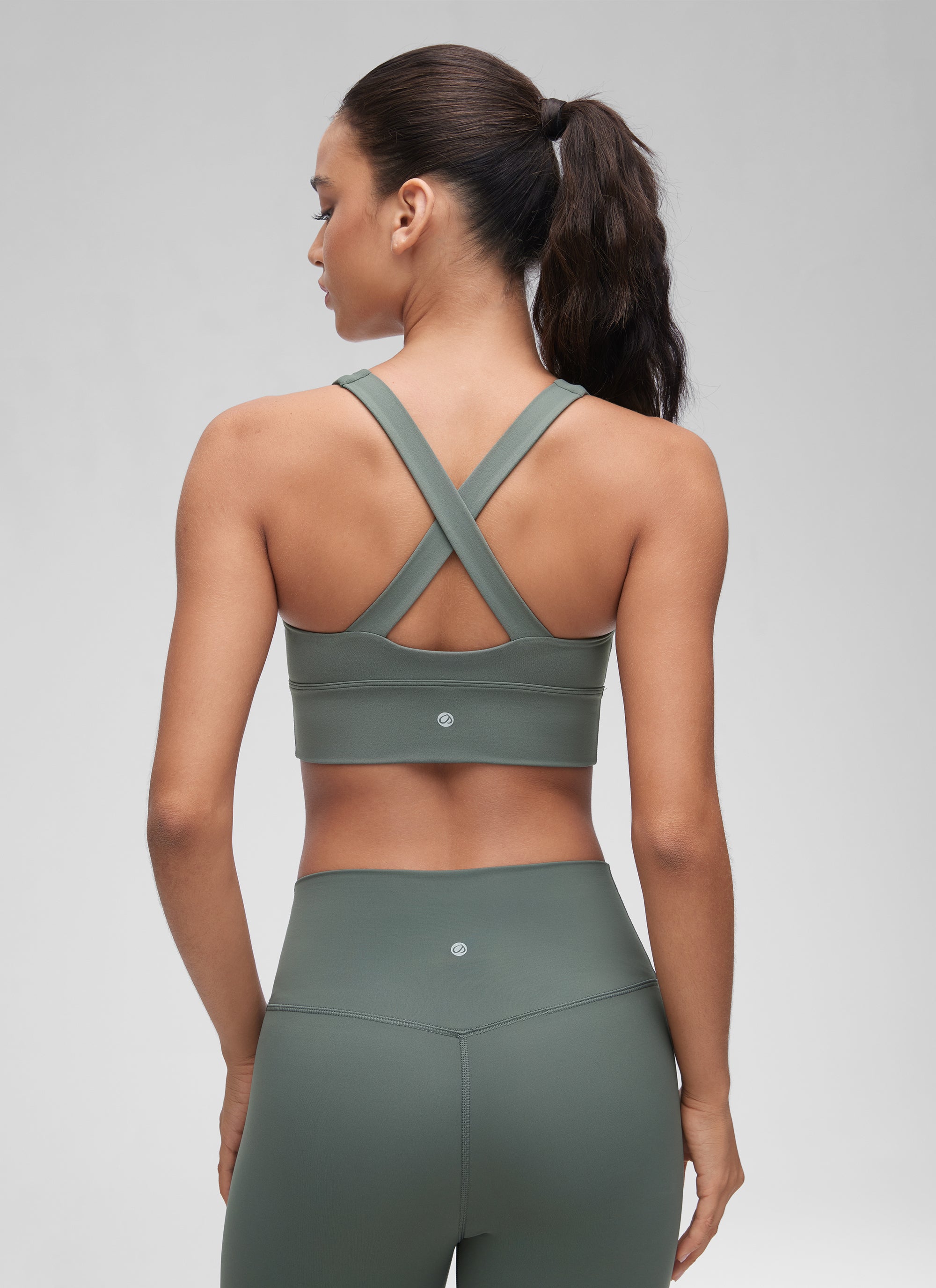 CRZ YOGA Damen Butterluxe Gerüscht V-Ausschnitt Longline Sports BH Grauer Salbei