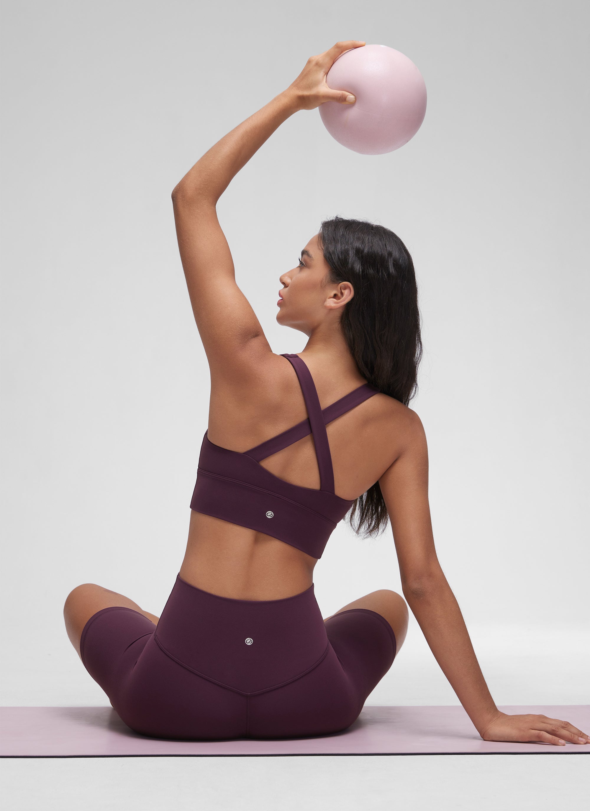 CRZ YOGA Damen Butterluxe Gerüscht V-Ausschnitt Longline Sports BH Dunkellila