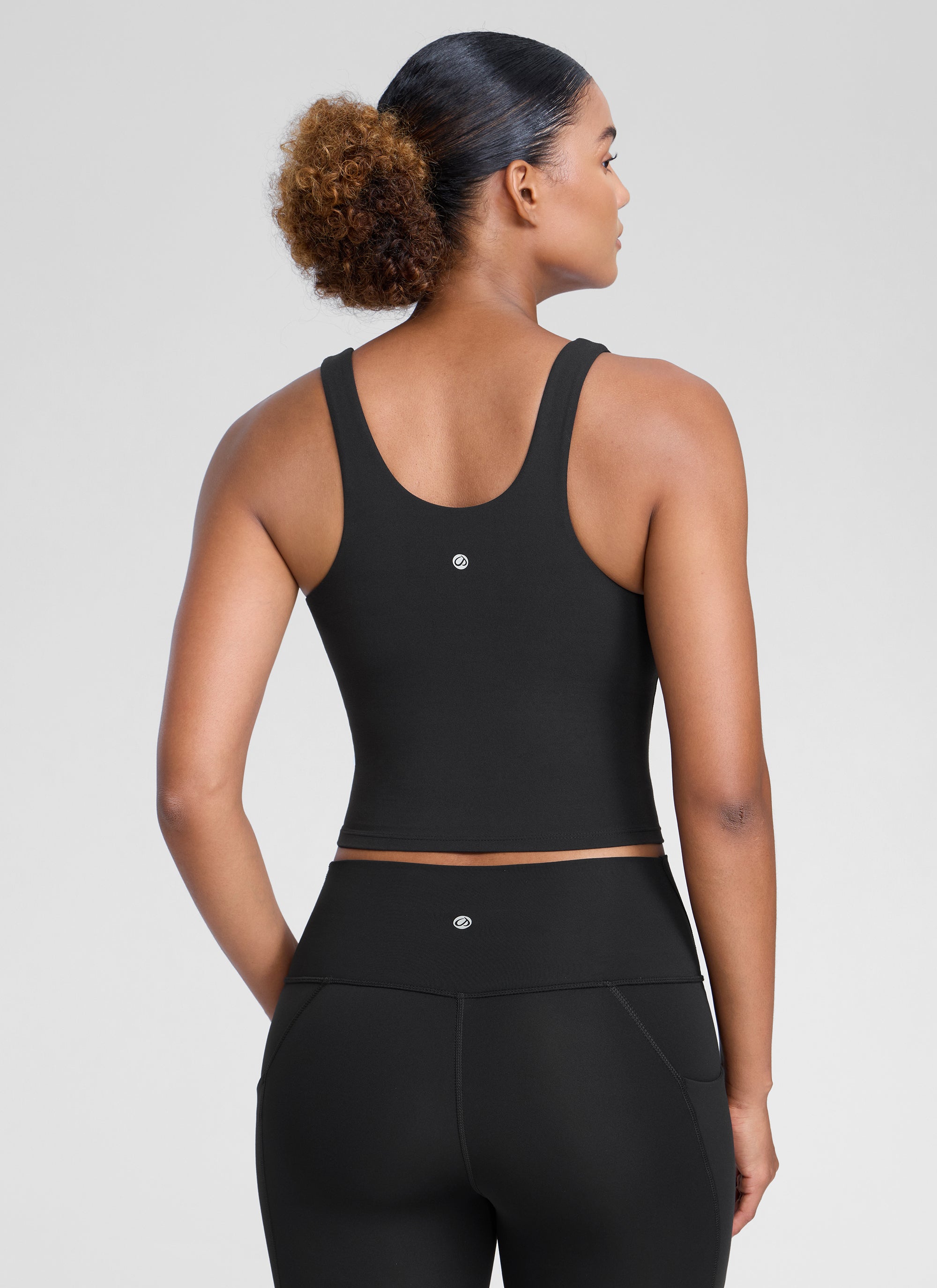CRZ YOGA Womens Butterlift Racerback U Neck Yoga Built in Bra Tank Schwarz