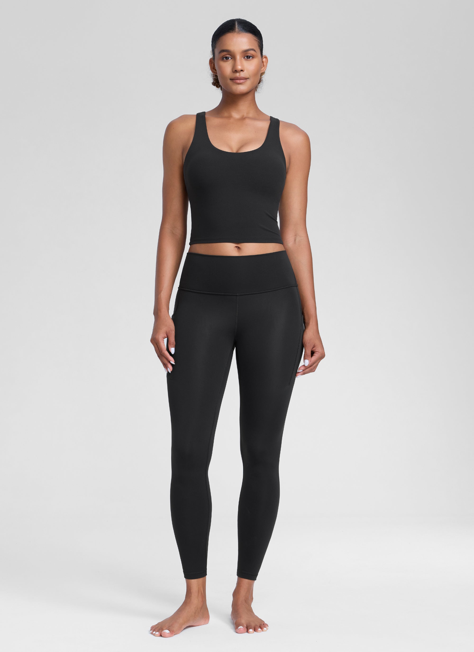 CRZ YOGA Womens Butterlift Racerback U Neck Yoga Built in Bra Tank Schwarz