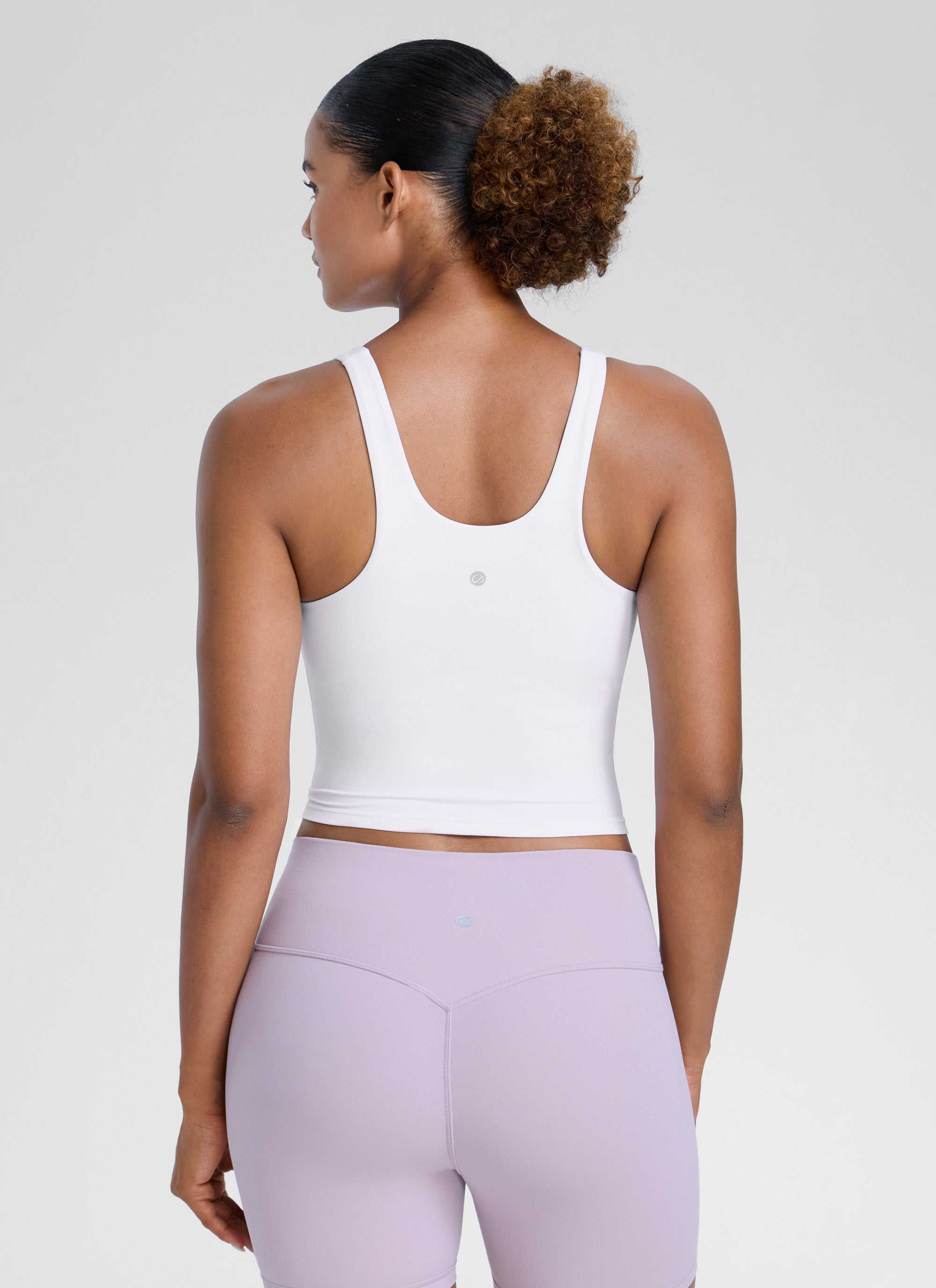 CRZ YOGA Womens Butterlift Racerback U Neck Yoga Built in Bra Tank Weiss