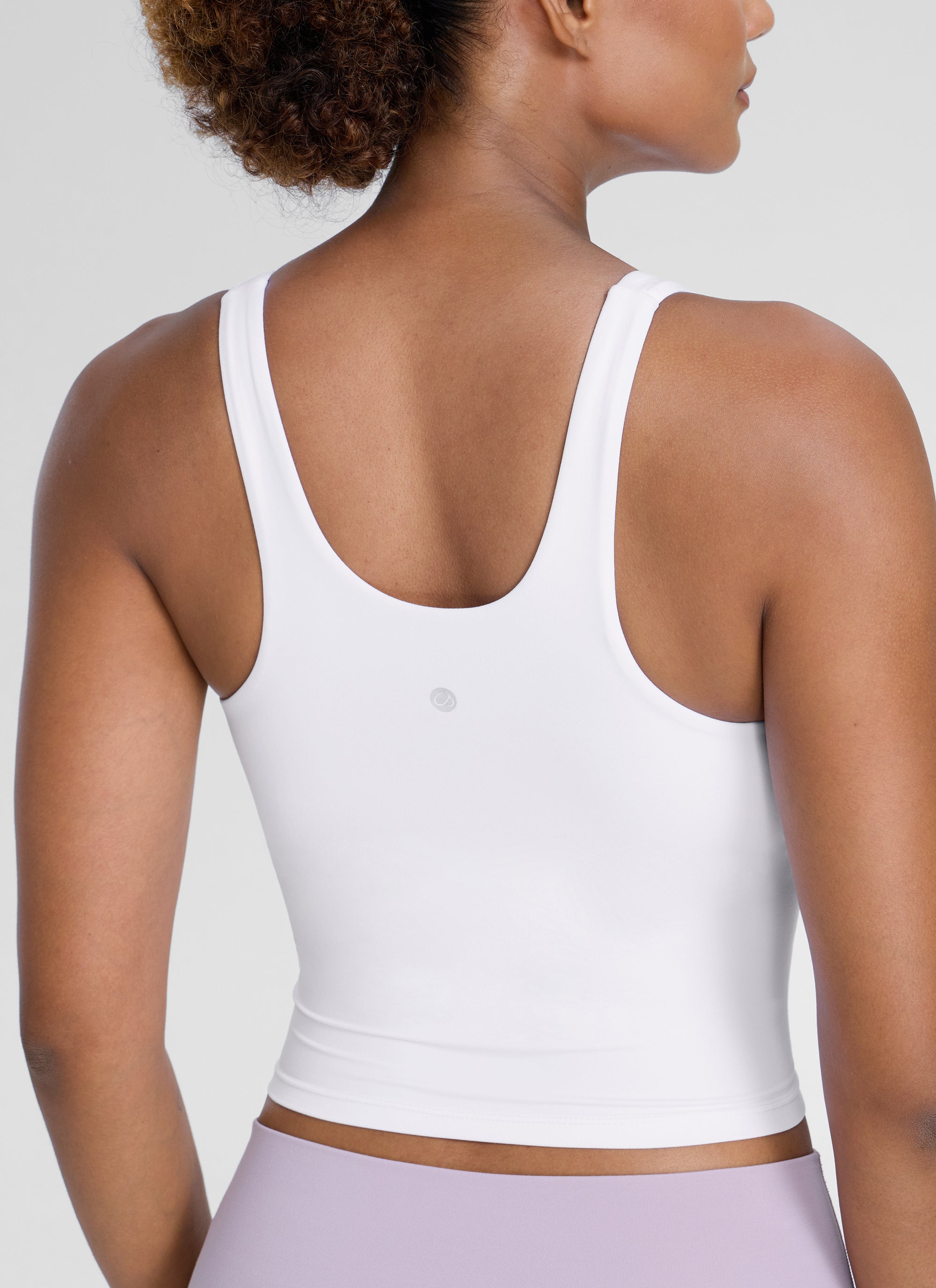 CRZ YOGA Womens Butterlift Racerback U Neck Yoga Built in Bra Tank Weiss