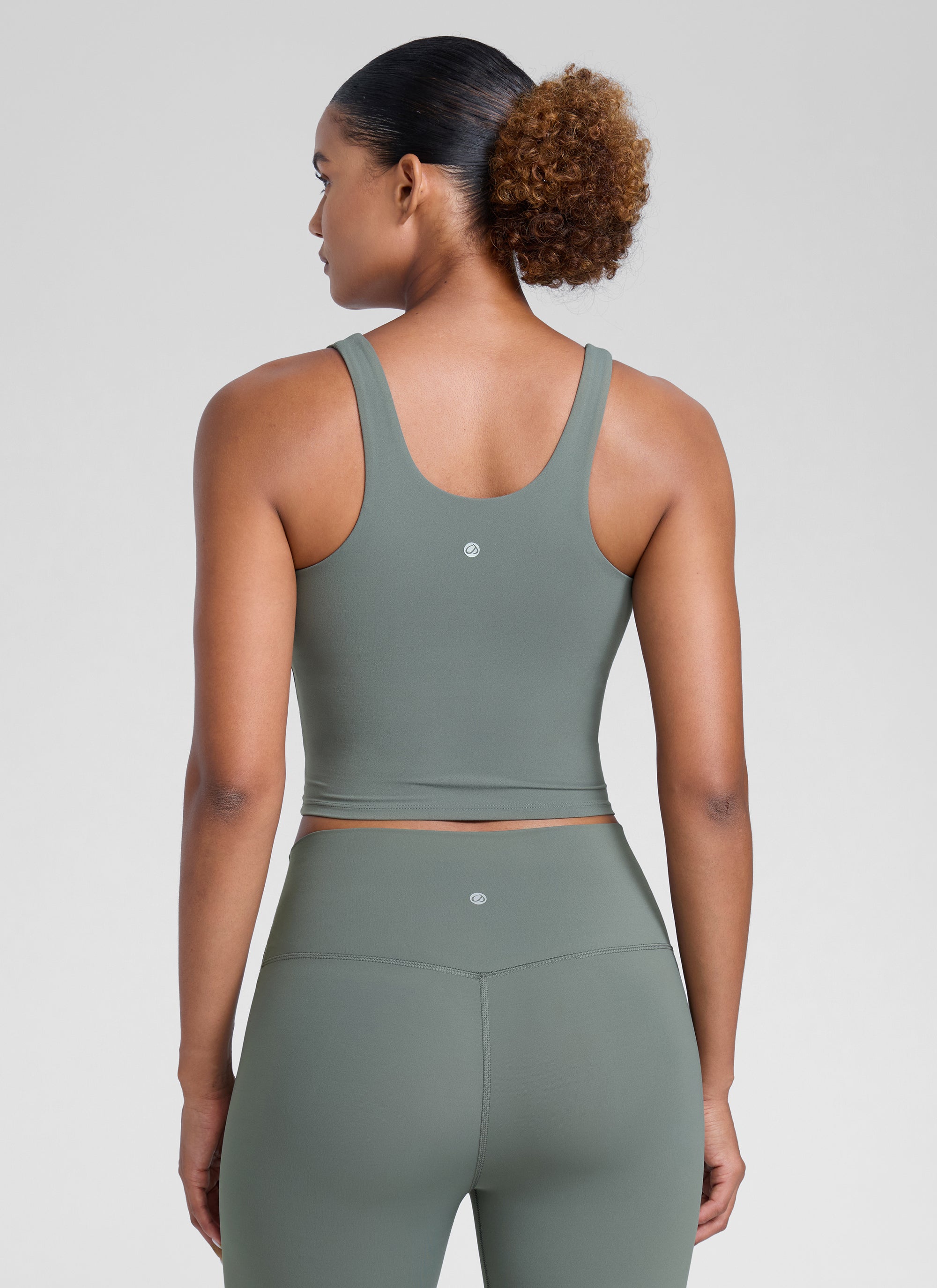 CRZ YOGA Womens Butterlift Racerback U Neck Yoga Built in Bra Tank Grauer Salbei