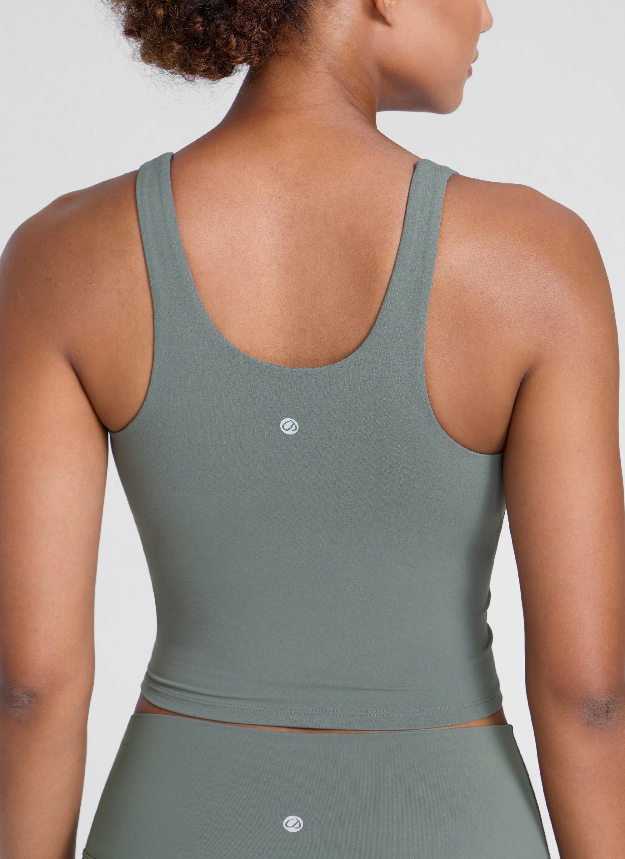 CRZ YOGA Womens Butterlift Racerback U Neck Yoga Built in Bra Tank Grauer Salbei