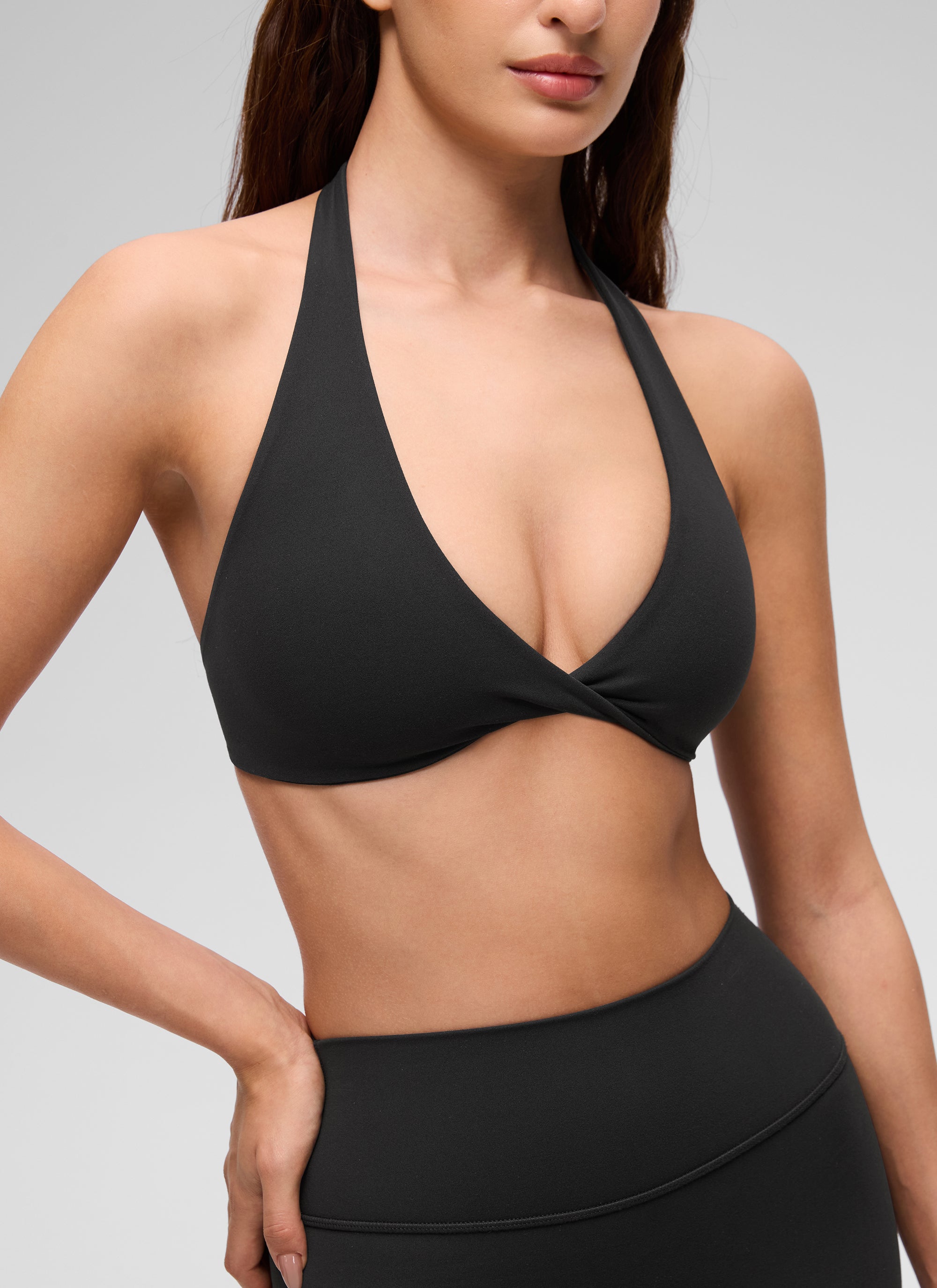 CRZ YOGA Damen Butterluxe Tiefer V-Ausschnitt Twist Halfter Sports BH Schwarz