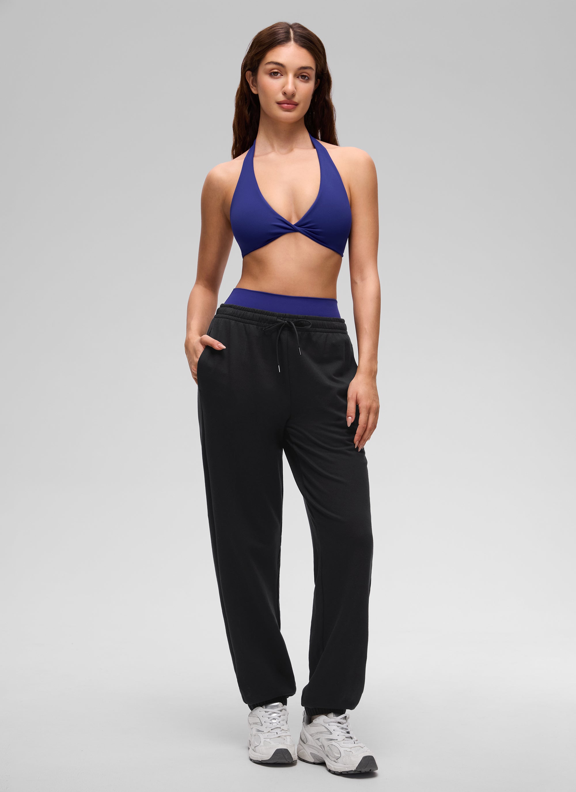 CRZ YOGA Damen Butterluxe Tiefer V-Ausschnitt Twist Halfter Sports BH Rittersporn Blau