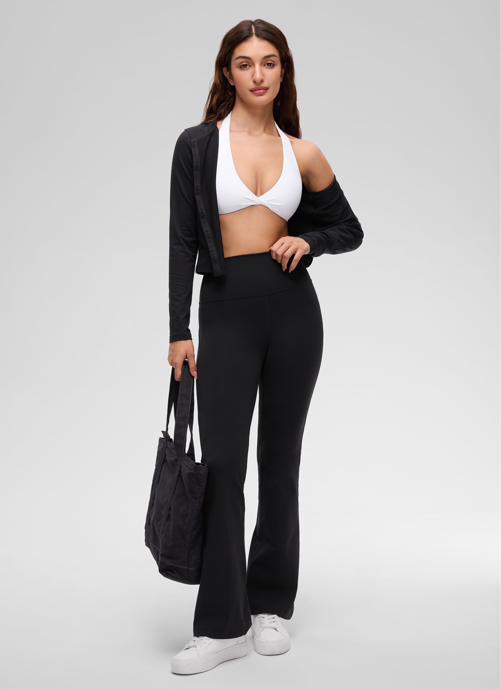 CRZ YOGA Damen Butterluxe Tiefer V-Ausschnitt Twist Halfter Sports BH Weiss