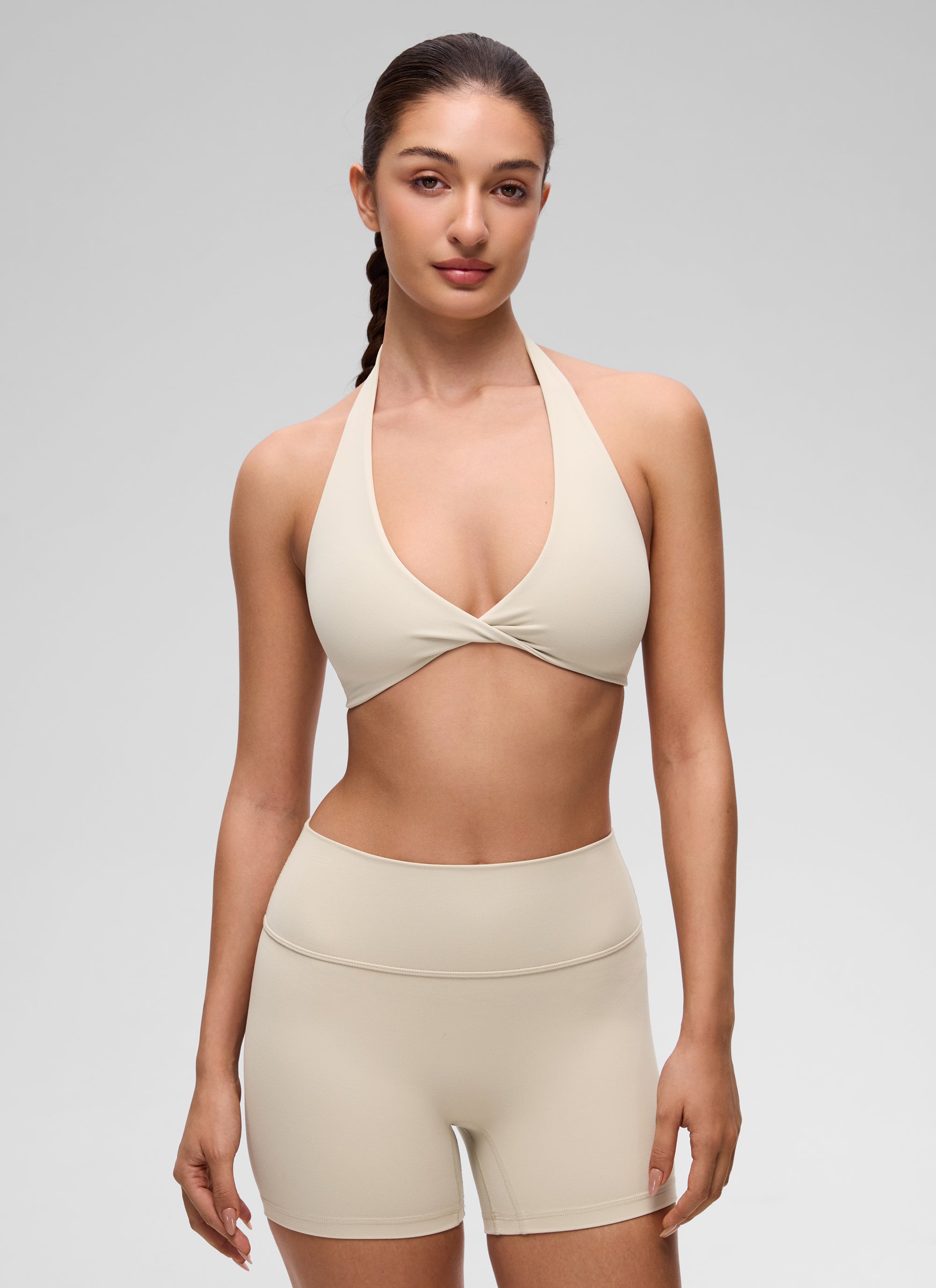 CRZ YOGA Damen Butterluxe Tiefer V-Ausschnitt Twist Halfter Sports BH Mojave-Braun