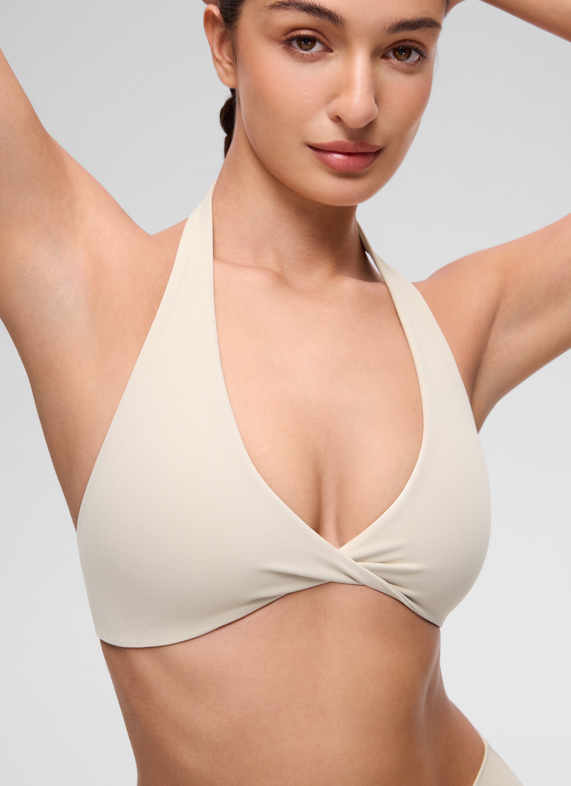CRZ YOGA Damen Butterluxe Tiefer V-Ausschnitt Twist Halfter Sports BH Mojave-Braun