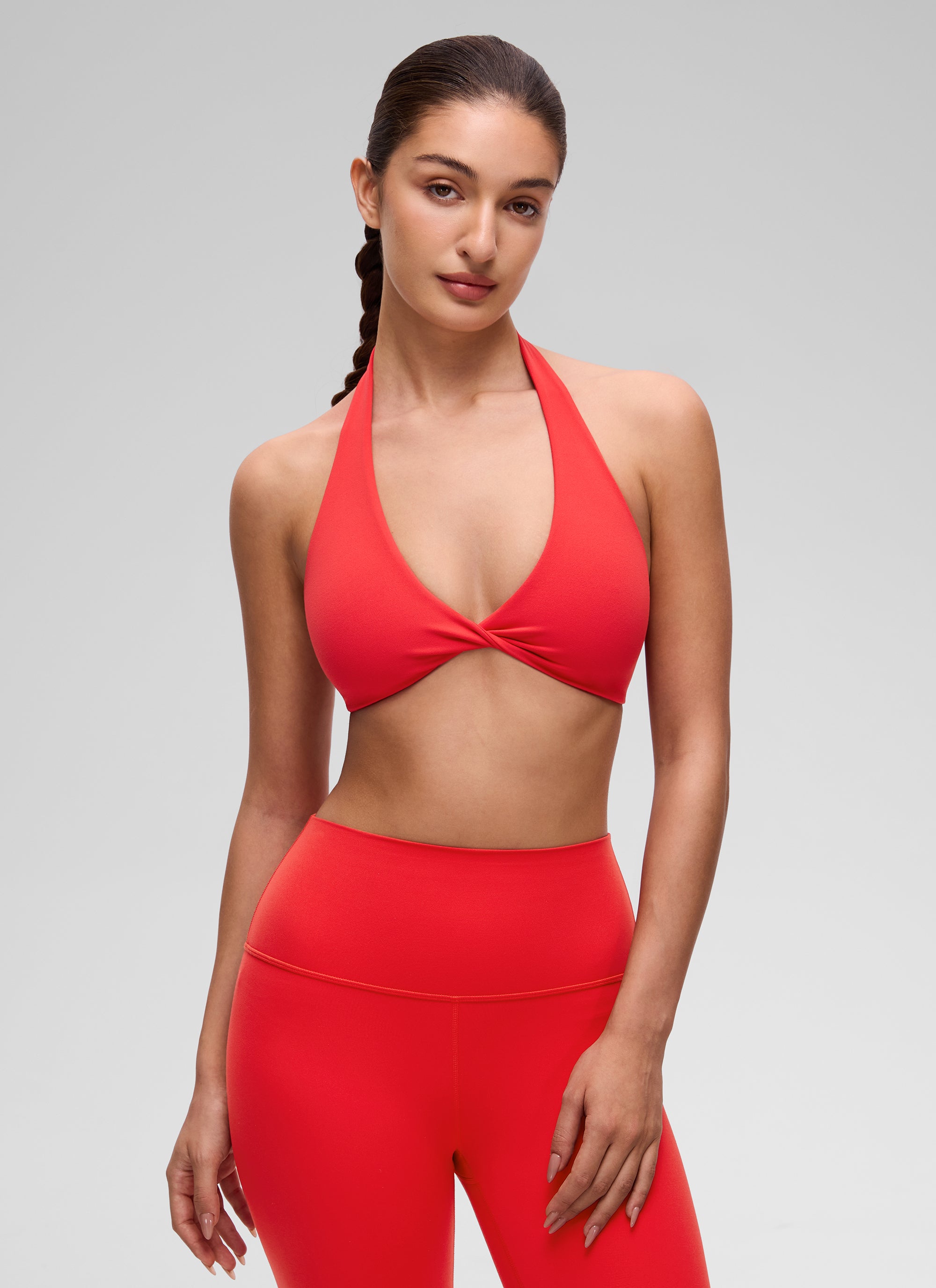 CRZ YOGA Damen Butterluxe Tiefer V-Ausschnitt Twist Halfter Sports BH Tiefrot