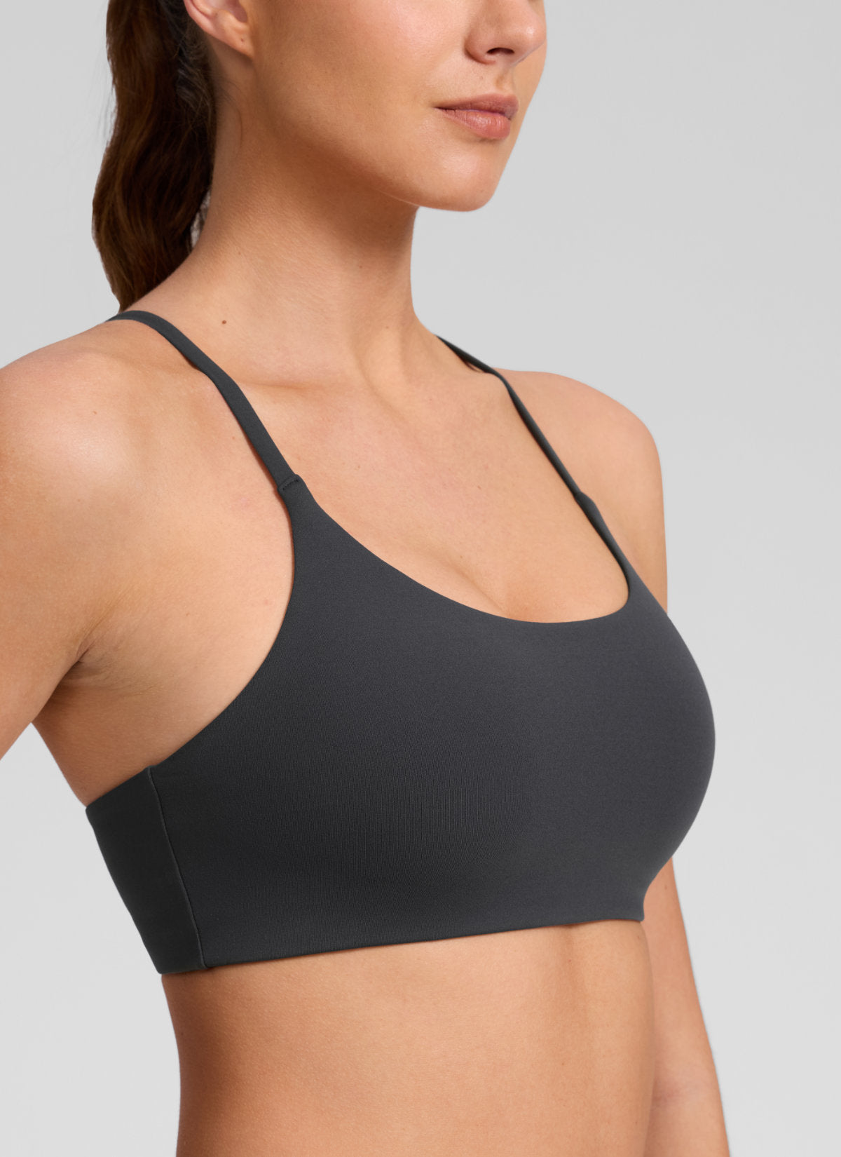 CRZ YOGA Damen Butterlift Doppelt Gefüttert V-Rücken Sports BHs Mysteriöses Grau