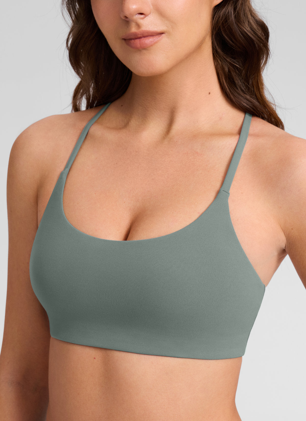 CRZ YOGA Damen Butterlift Doppelt Gefüttert V-Rücken Sports BHs Grauer Salbei