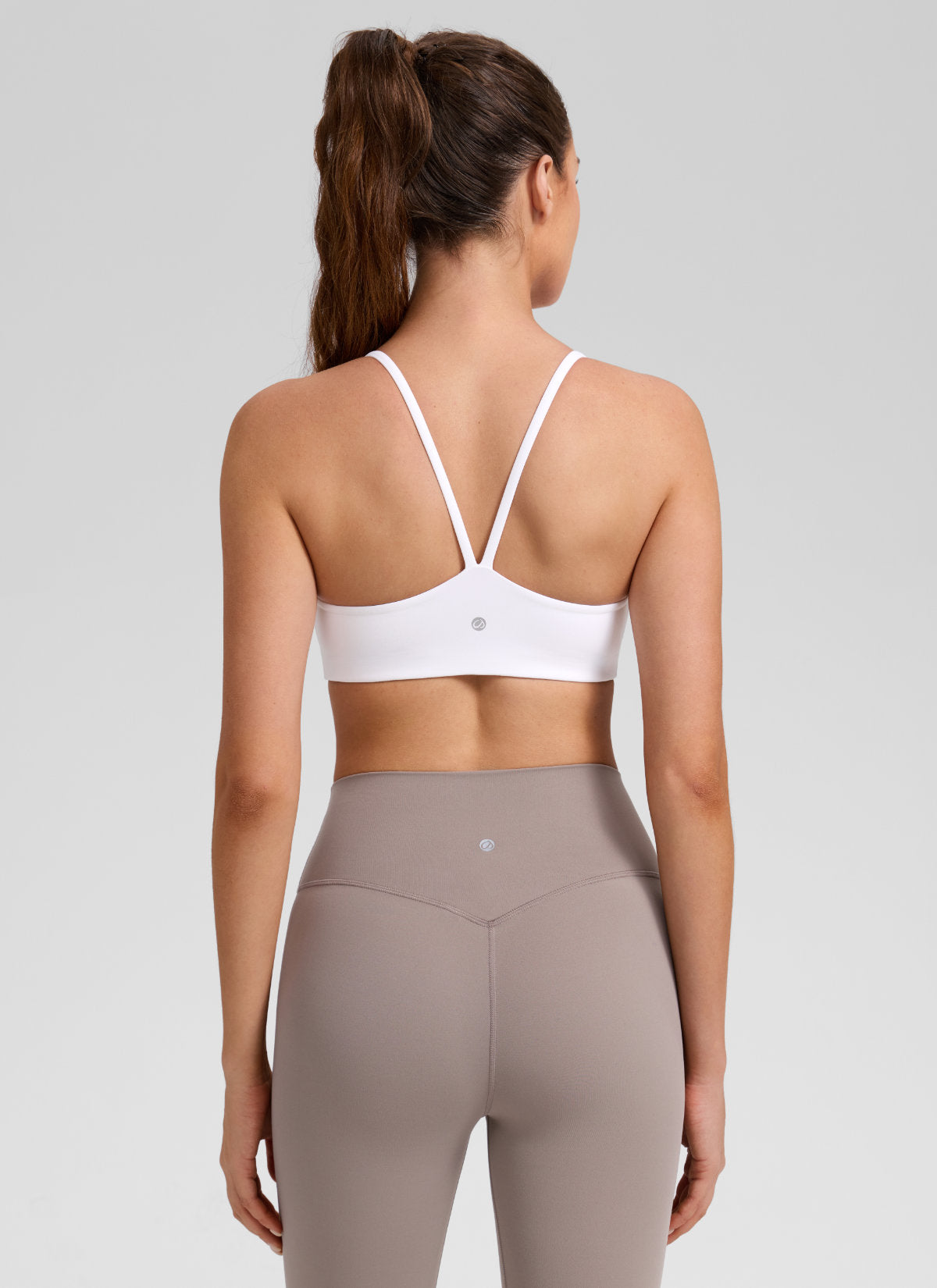 CRZ YOGA Damen Butterlift Doppelt Gefüttert V-Rücken Sports BHs Weiss