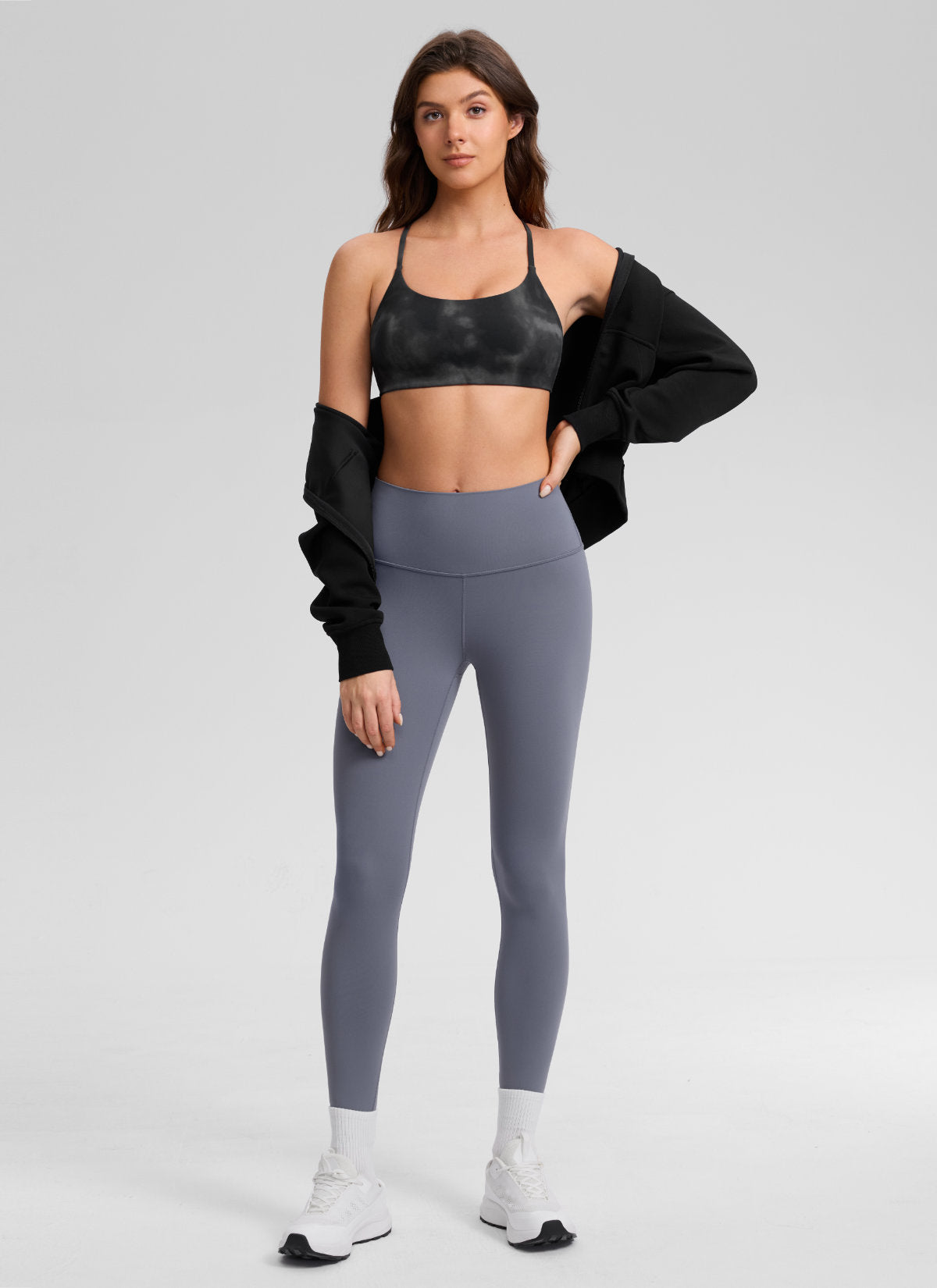 CRZ YOGA Damen Butterlift Doppelt Gefüttert V-Rücken Sports BHs Grau Tie Dye Blumen