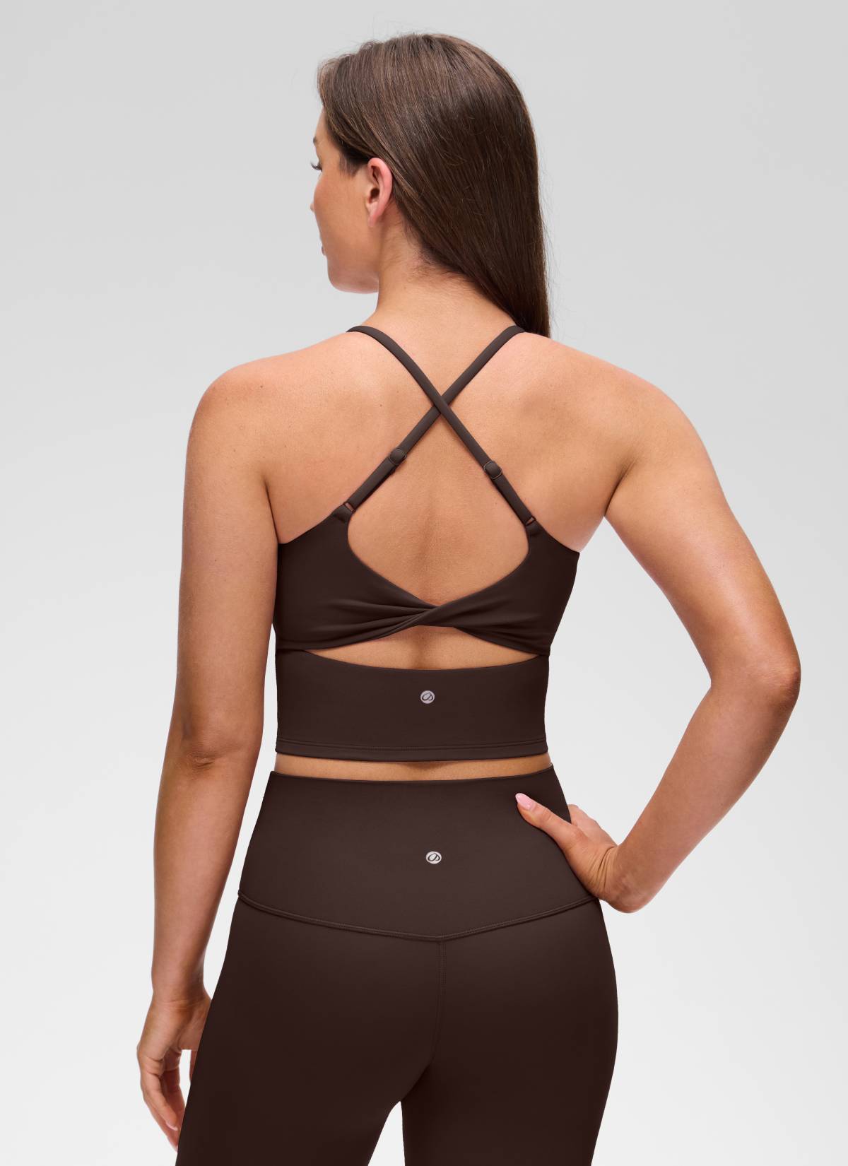 CRZ YOGA Damen Butterluxe Verdrehter Rücken Crop Longline Tanktops Heißes Fudge-Brown