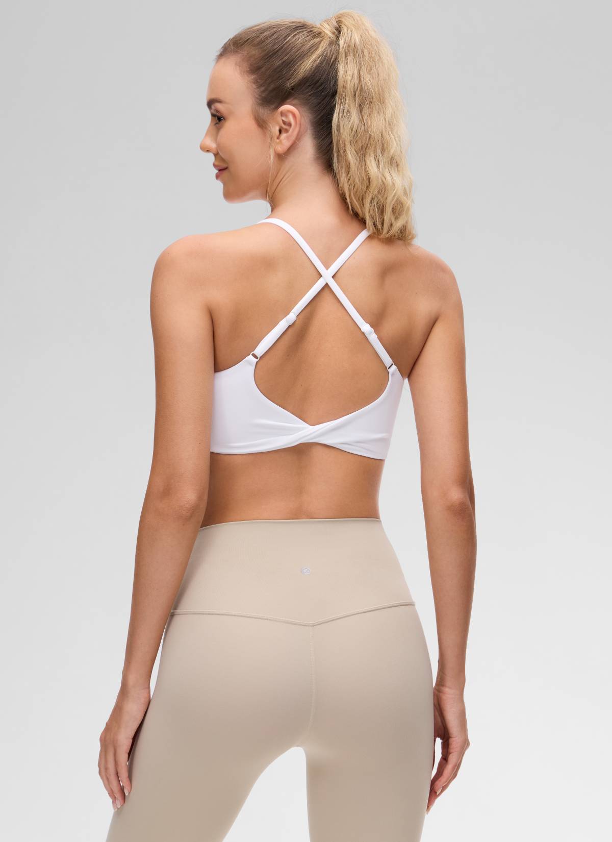 CRZ YOGA Damen Butterluxe Verdrehter Criss-Cross-Rücken Sports BHs Weiss