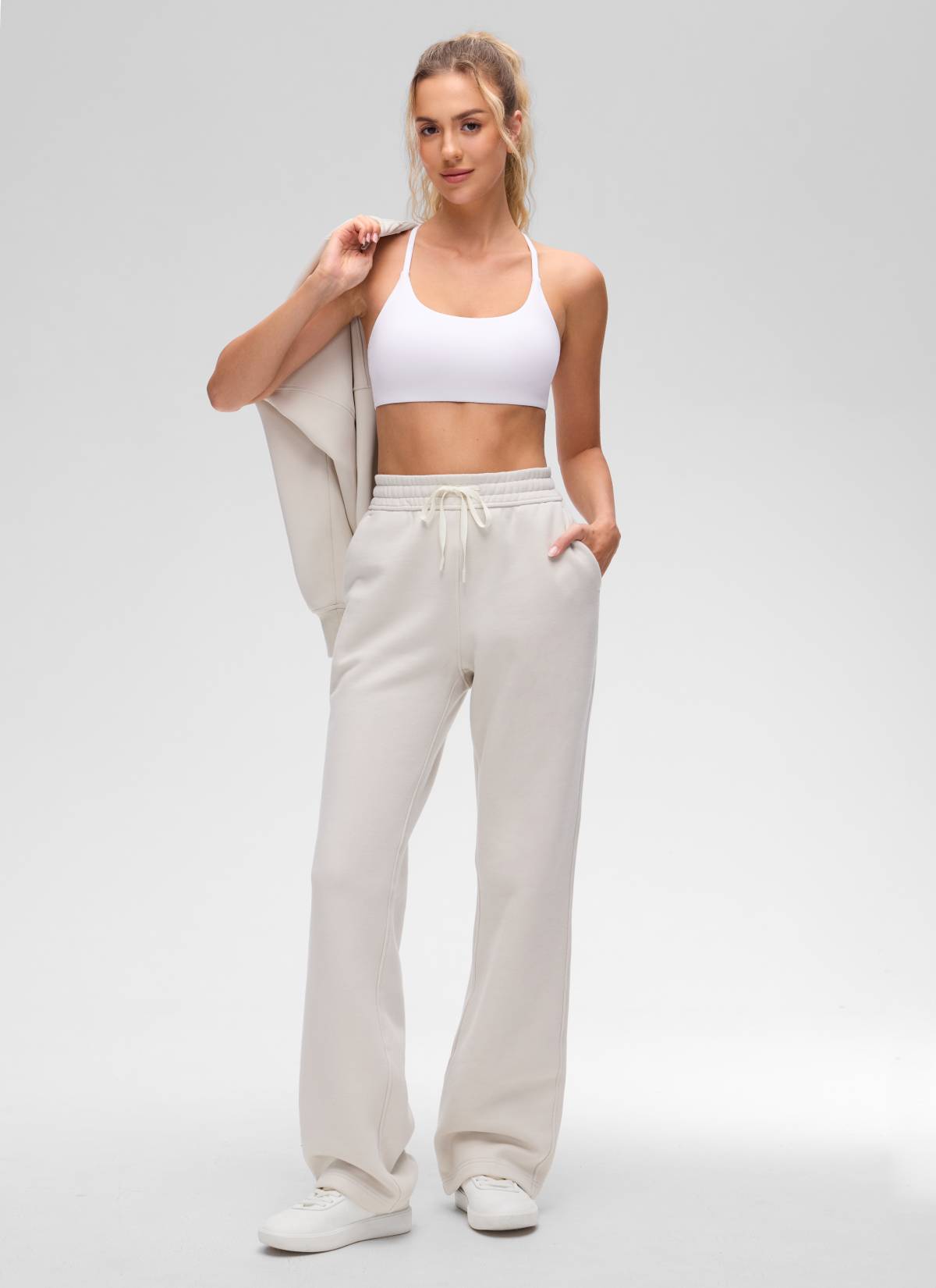 CRZ YOGA Damen Butterluxe Verdrehter Criss-Cross-Rücken Sports BHs Weiss