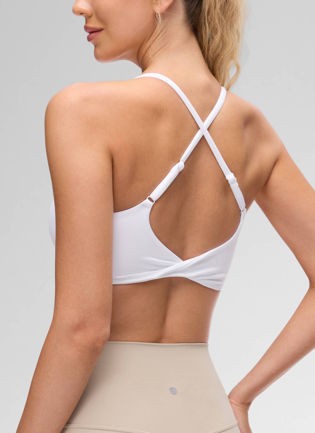 CRZ YOGA Damen Butterluxe Verdrehter Criss-Cross-Rücken Sports BHs Weiss