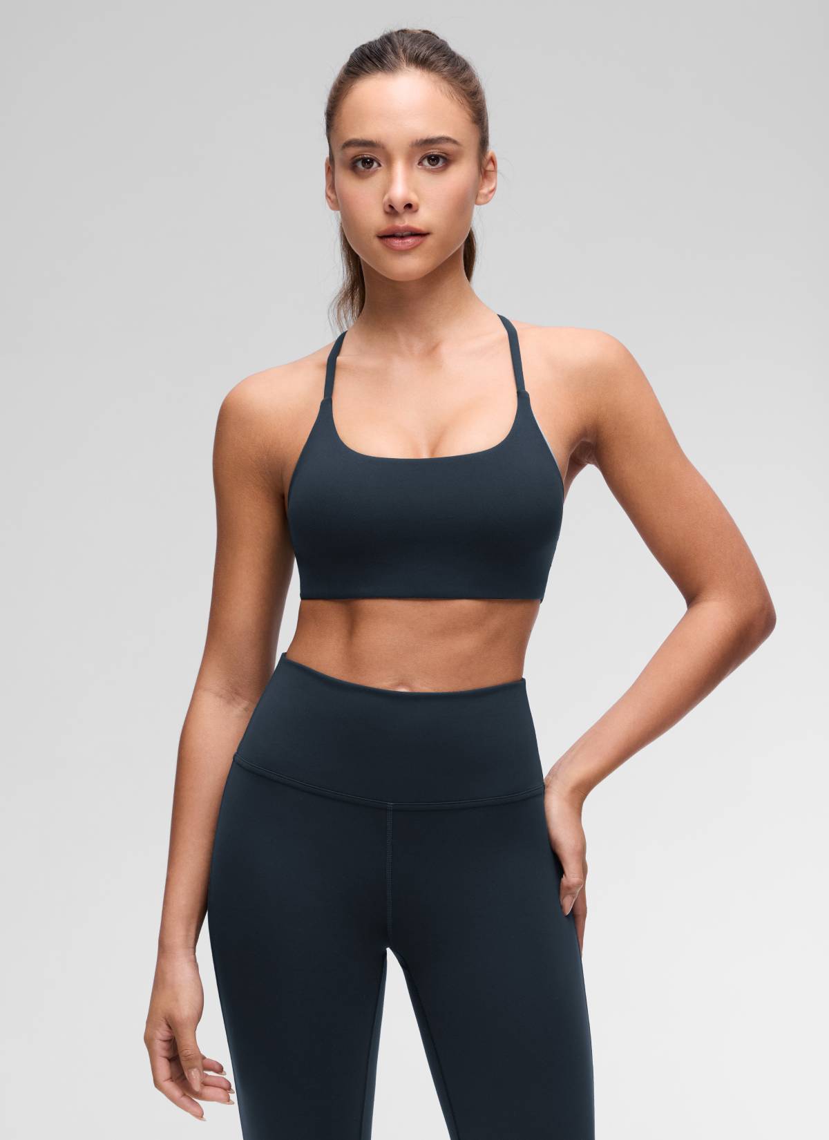 CRZ YOGA Damen Butterluxe Verdrehter Criss-Cross-Rücken Sports BHs Echte Marine