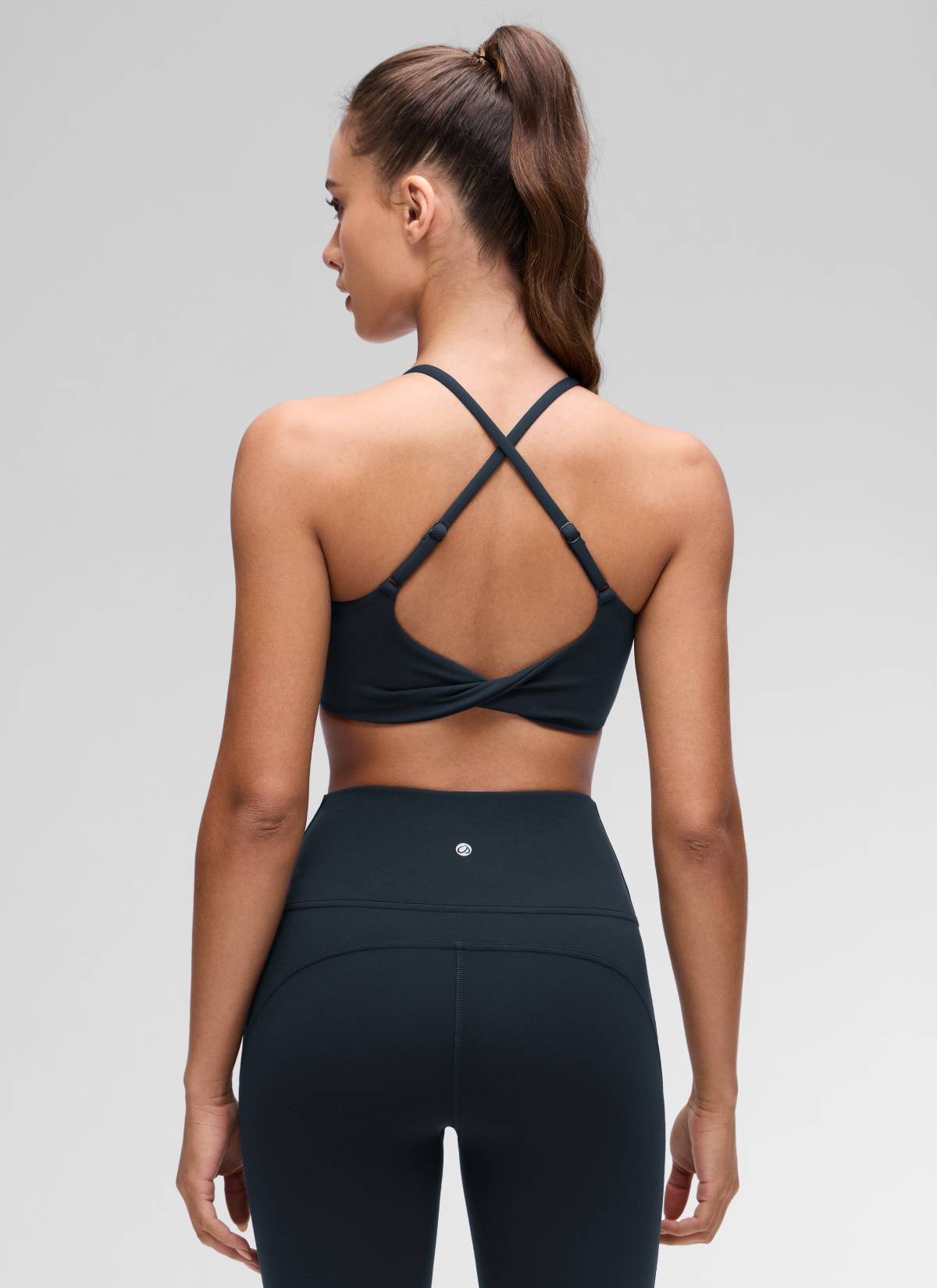 CRZ YOGA Damen Butterluxe Verdrehter Criss-Cross-Rücken Sports BHs Echte Marine