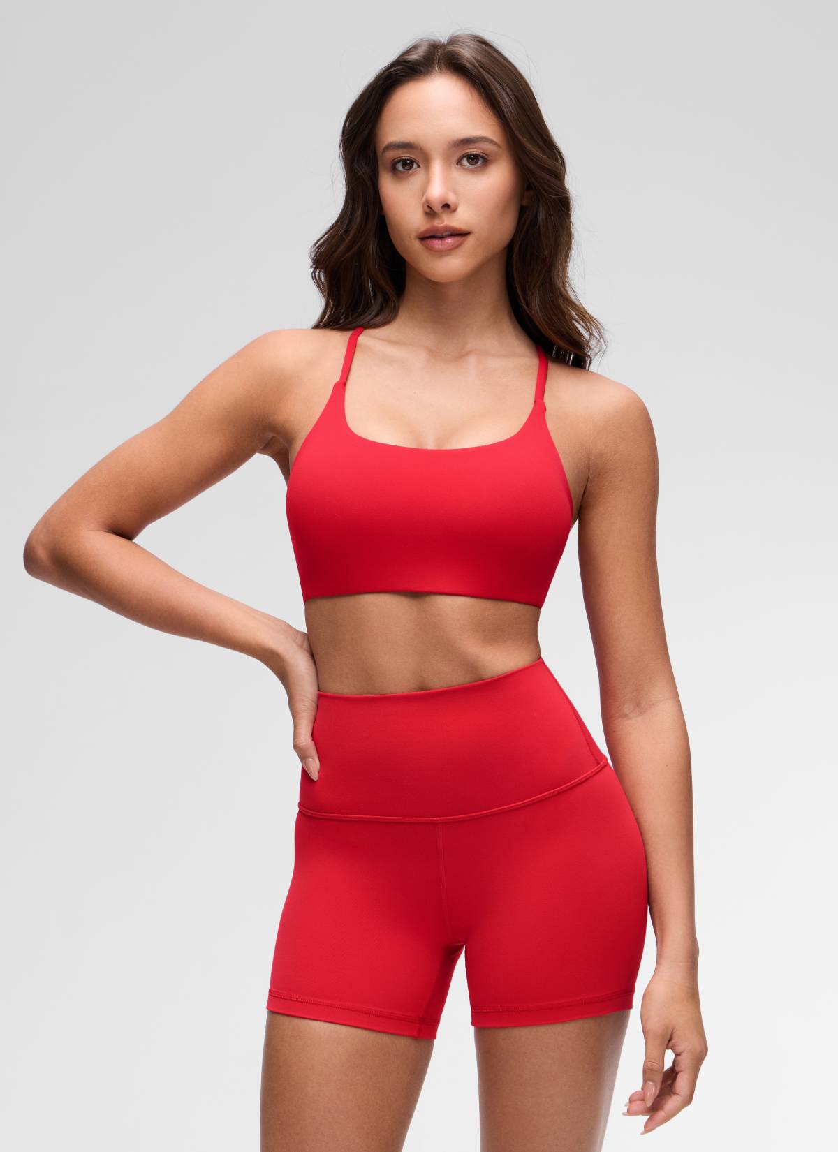 CRZ YOGA Damen Butterluxe Verdrehter Criss-Cross-Rücken Sports BHs Aurora Rot