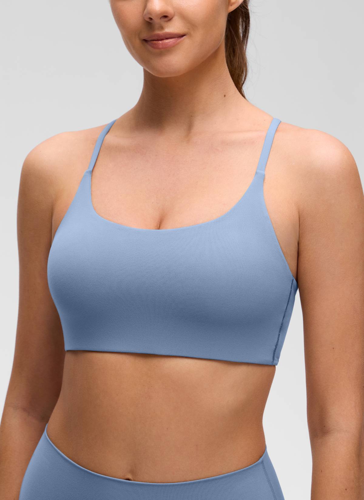 CRZ YOGA Damen Butterluxe Verdrehter Criss-Cross-Rücken Sports BHs Gewaschener Denim