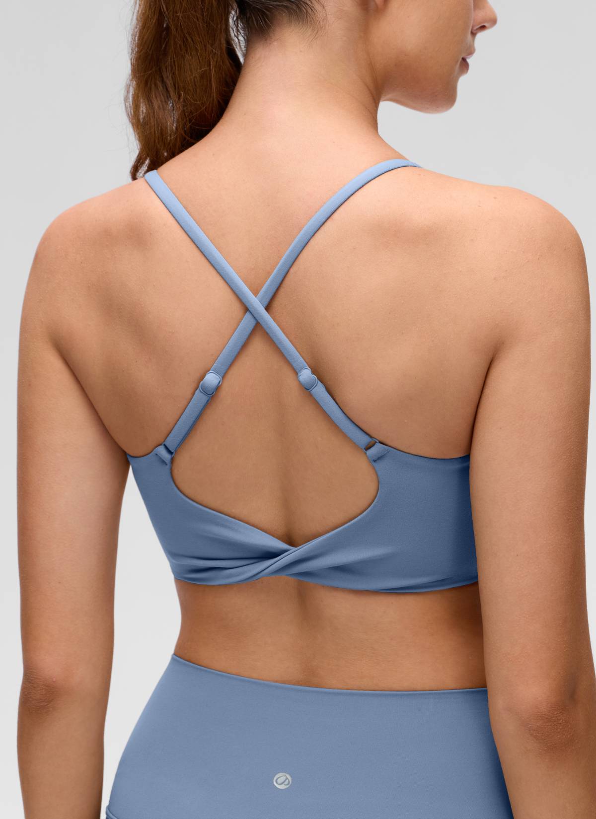 CRZ YOGA Damen Butterluxe Verdrehter Criss-Cross-Rücken Sports BHs Gewaschener Denim
