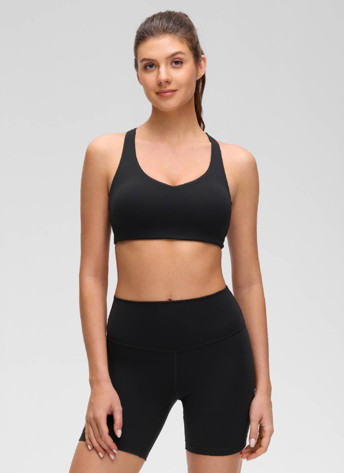 CRZ YOGA Women's Butterluxe Yoga V Neck Strappy Back Sports Bra Schwarz