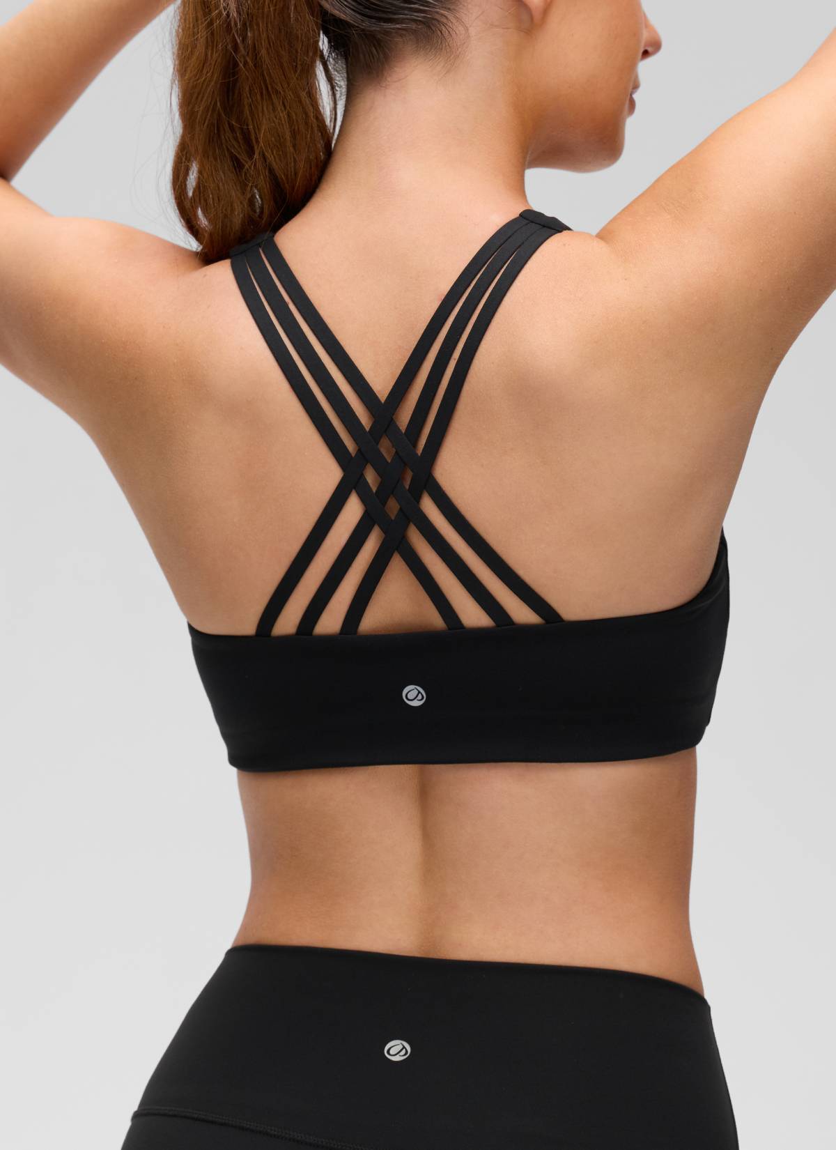 CRZ YOGA Women's Butterluxe Yoga V Neck Strappy Back Sports Bra Schwarz