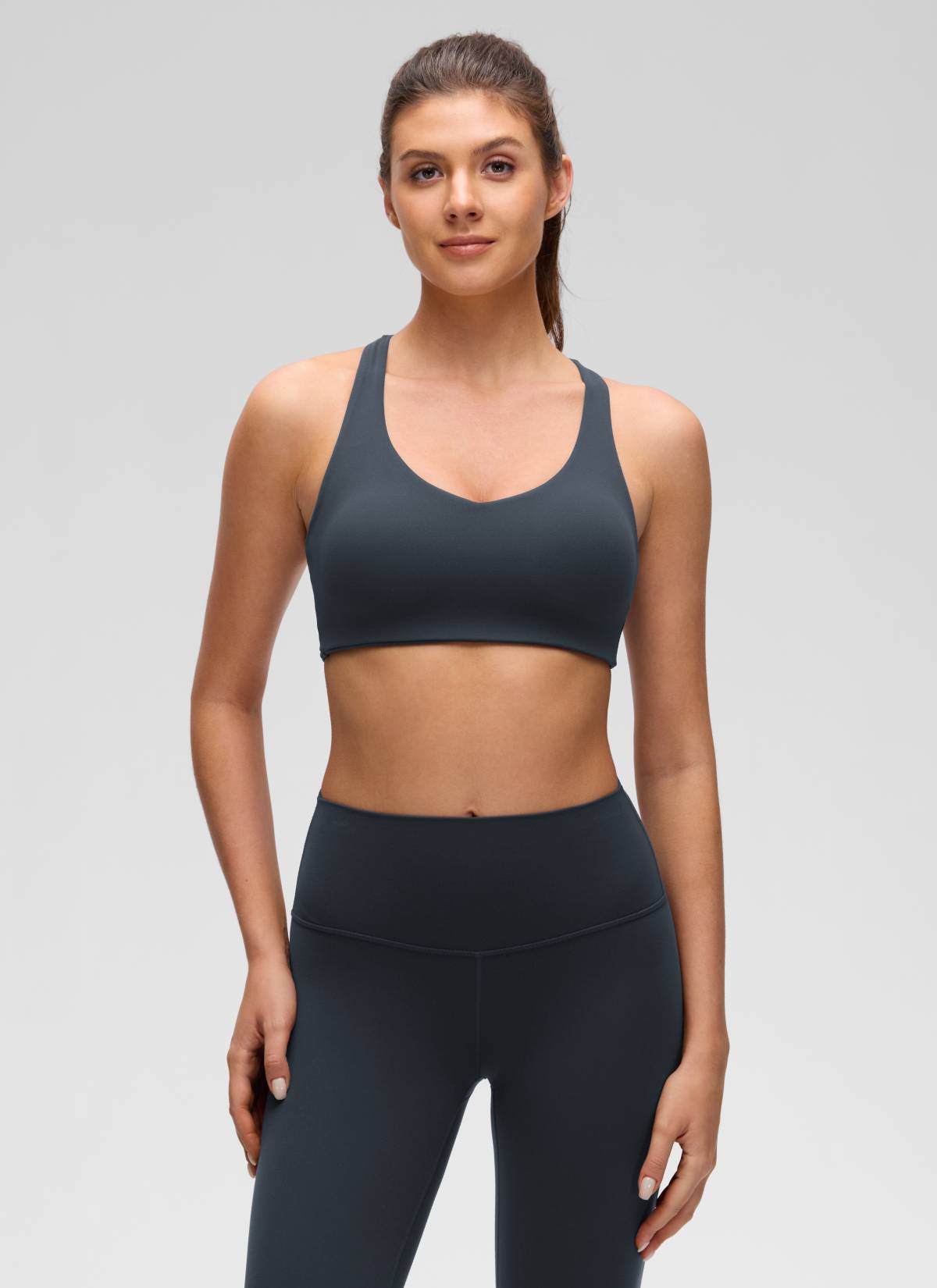CRZ YOGA Women's Butterluxe Yoga V Neck Strappy Back Sports Bra Echte Marine