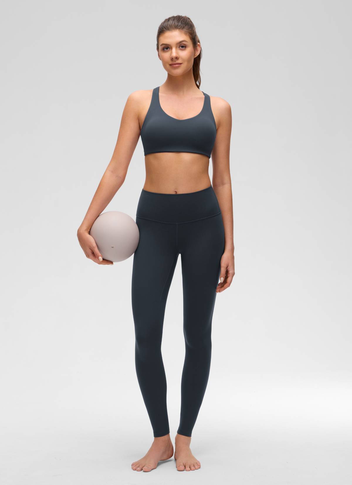 CRZ YOGA Women's Butterluxe Yoga V Neck Strappy Back Sports Bra Echte Marine