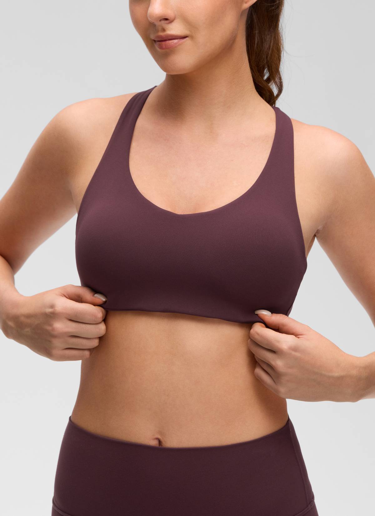 CRZ YOGA Women's Butterluxe Yoga V Neck Strappy Back Sports Bra Reife Pflaume