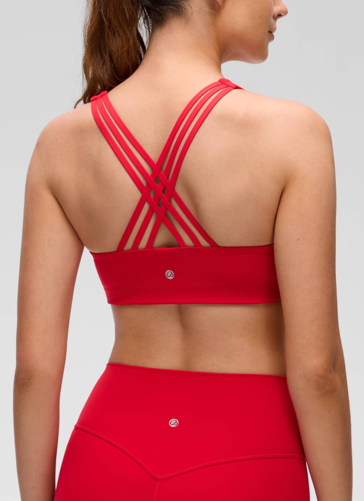 CRZ YOGA Women's Butterluxe Yoga V Neck Strappy Back Sports Bra Aurora Rot