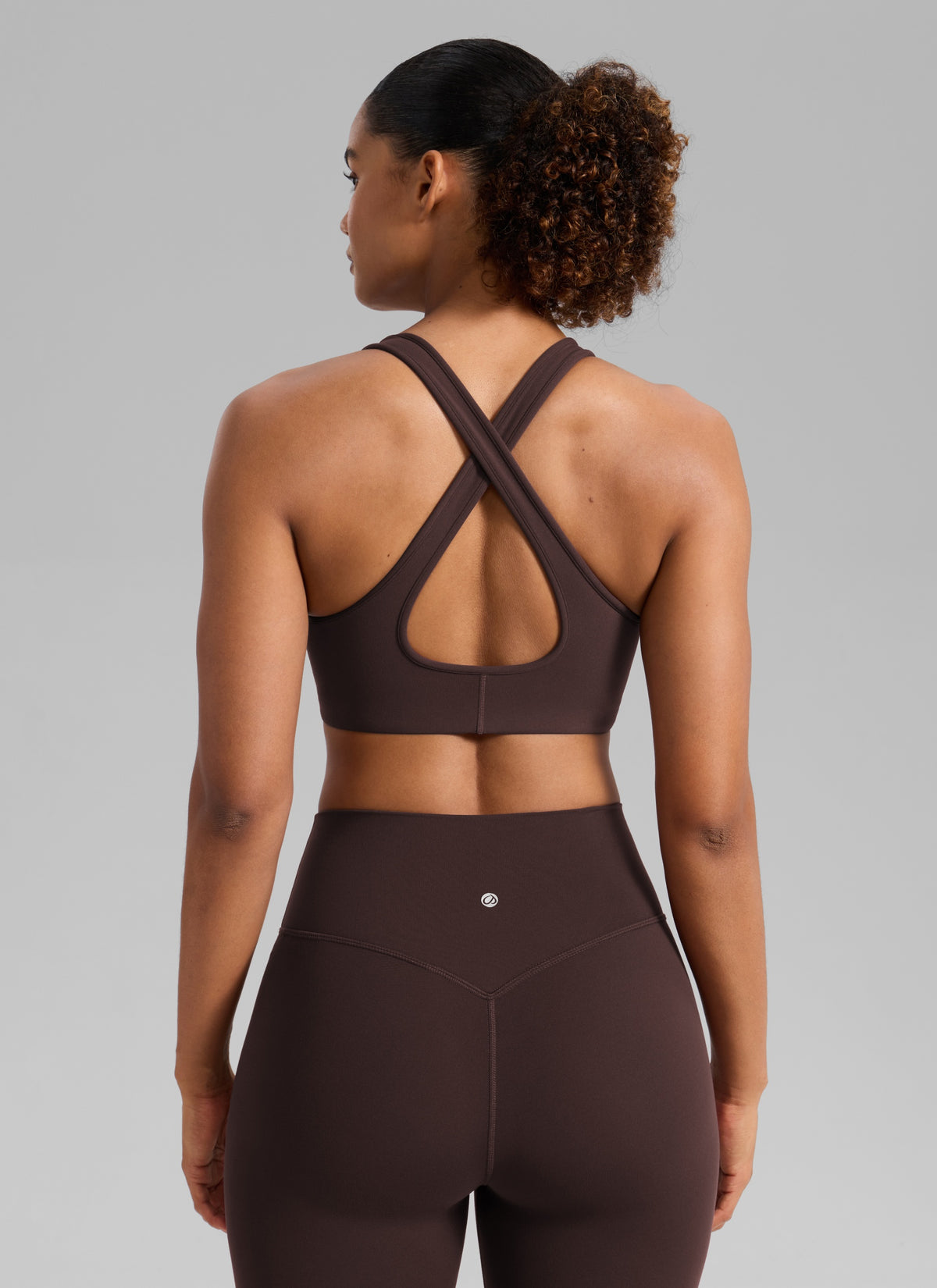 CRZ YOGA Damen Butterlift Tiefer V-Ausschnitt Breite Riemen Sports BHs Heißes Fudge-Brown @model_info:Barbara