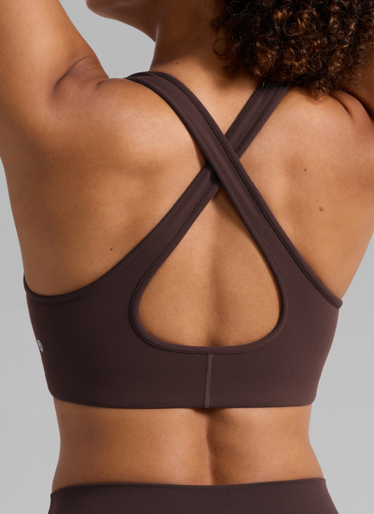CRZ YOGA Damen Butterlift Tiefer V-Ausschnitt Breite Riemen Sports BHs Heißes Fudge-Brown @model_info:Barbara