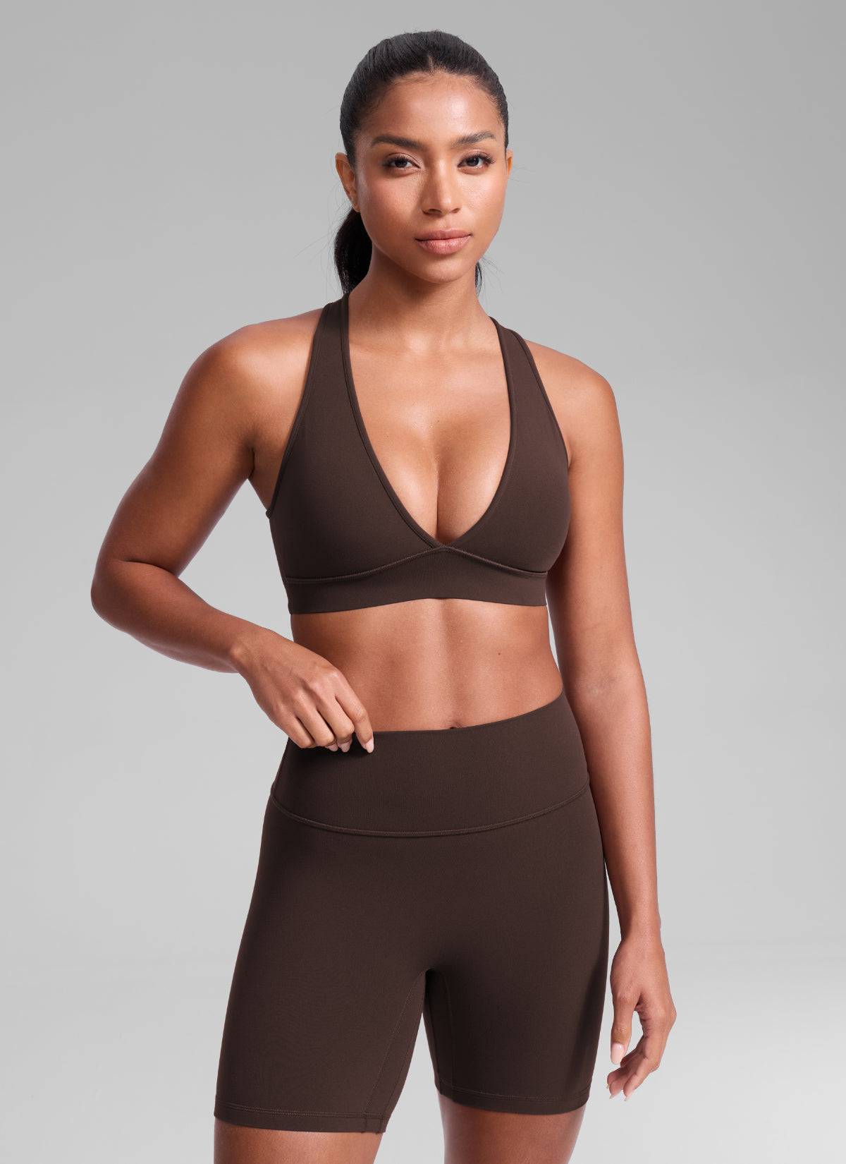 CRZ YOGA Damen Butterlift Tiefer V-Ausschnitt Breite Riemen Sports BHs Heißes Fudge-Brown