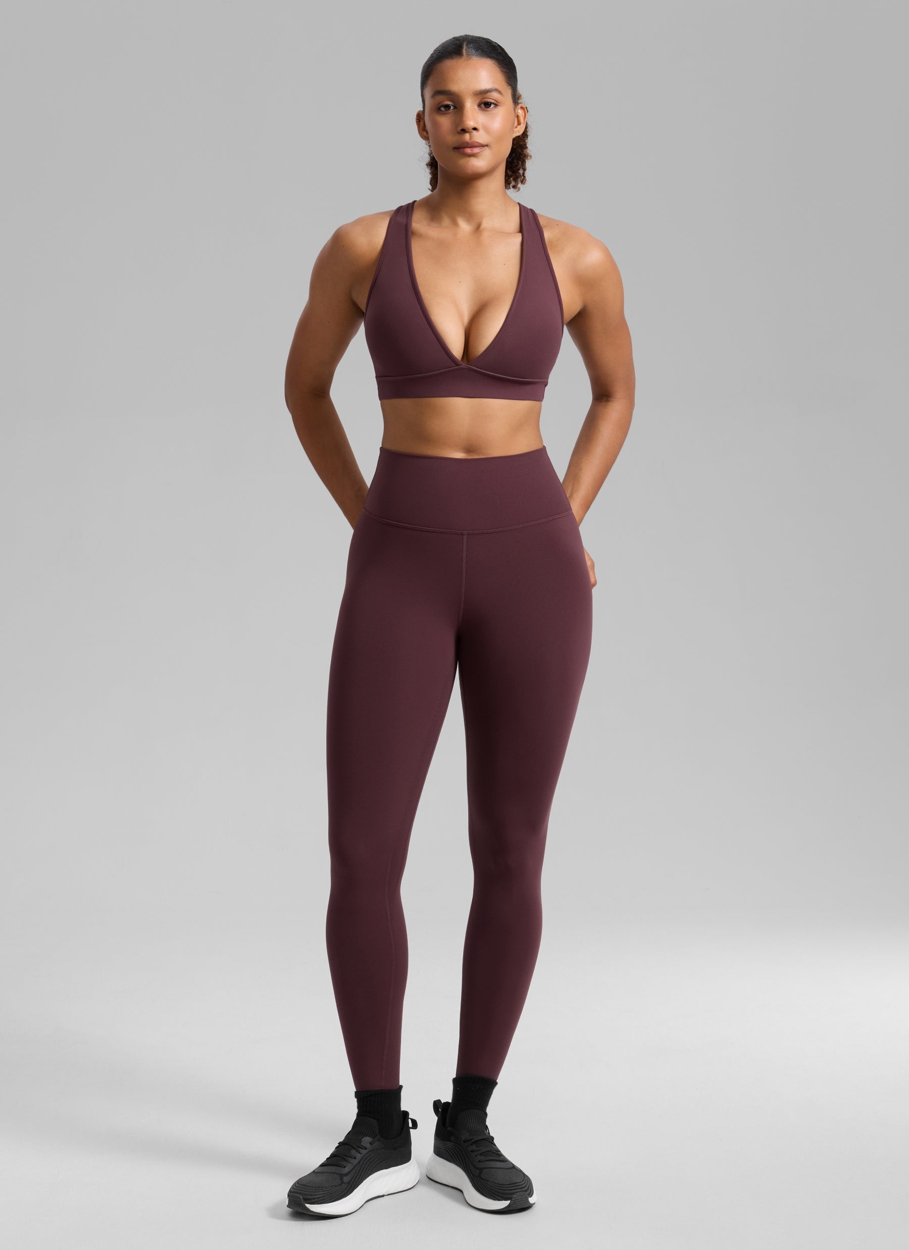 CRZ YOGA Damen Butterlift Tiefer V-Ausschnitt Breite Riemen Sports BHs Reife Pflaume @model_info:Barbara