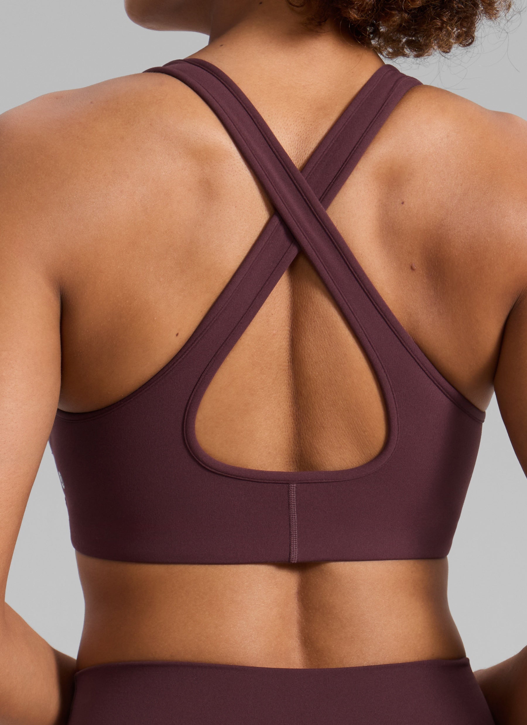 CRZ YOGA Damen Butterlift Tiefer V-Ausschnitt Breite Riemen Sports BHs Reife Pflaume @model_info:Barbara
