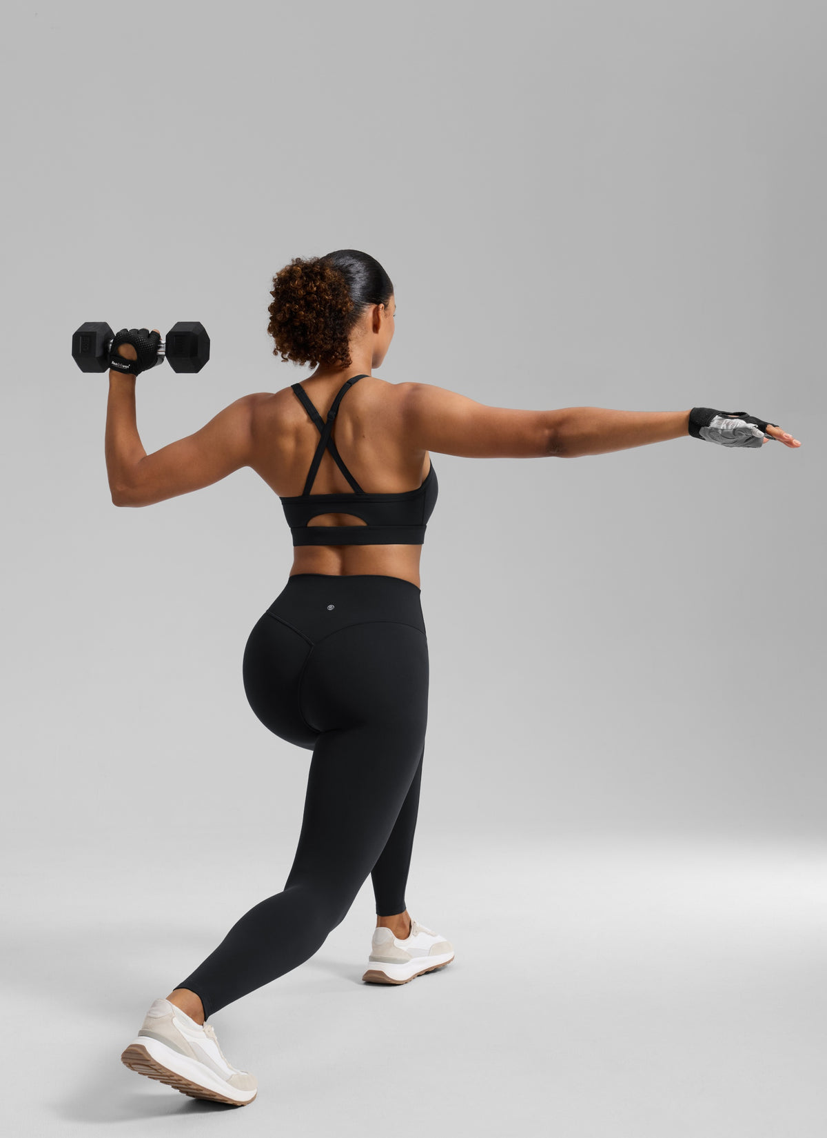 CRZ YOGA Damen Butterlift Verstellbare Dünne Träger Kreuzrücken BHs Schwarz @model_info:Barbara