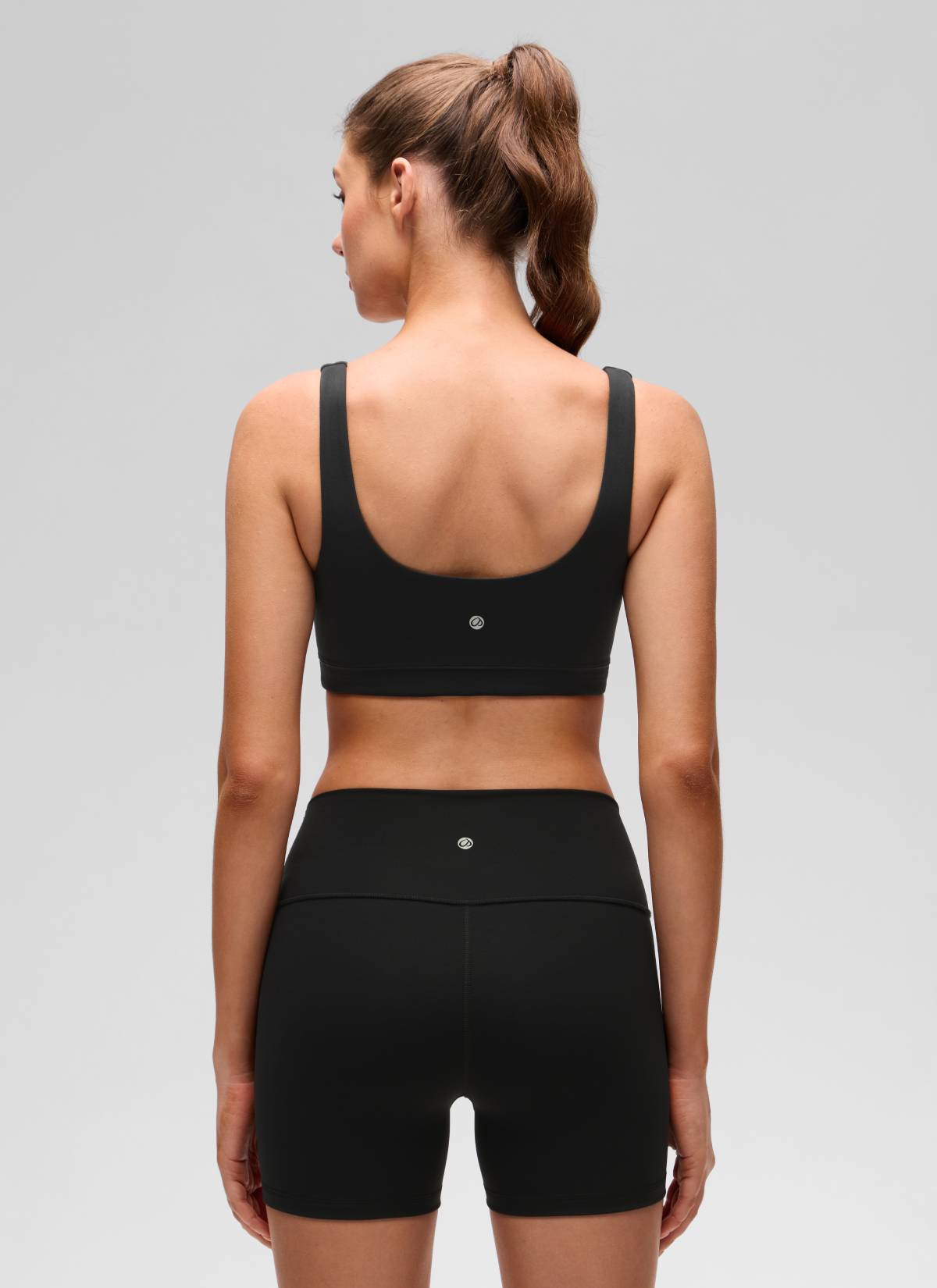 CRZ YOGA Women's Butterluxe Yoga U Back Sports Bra Light Support Schwarz