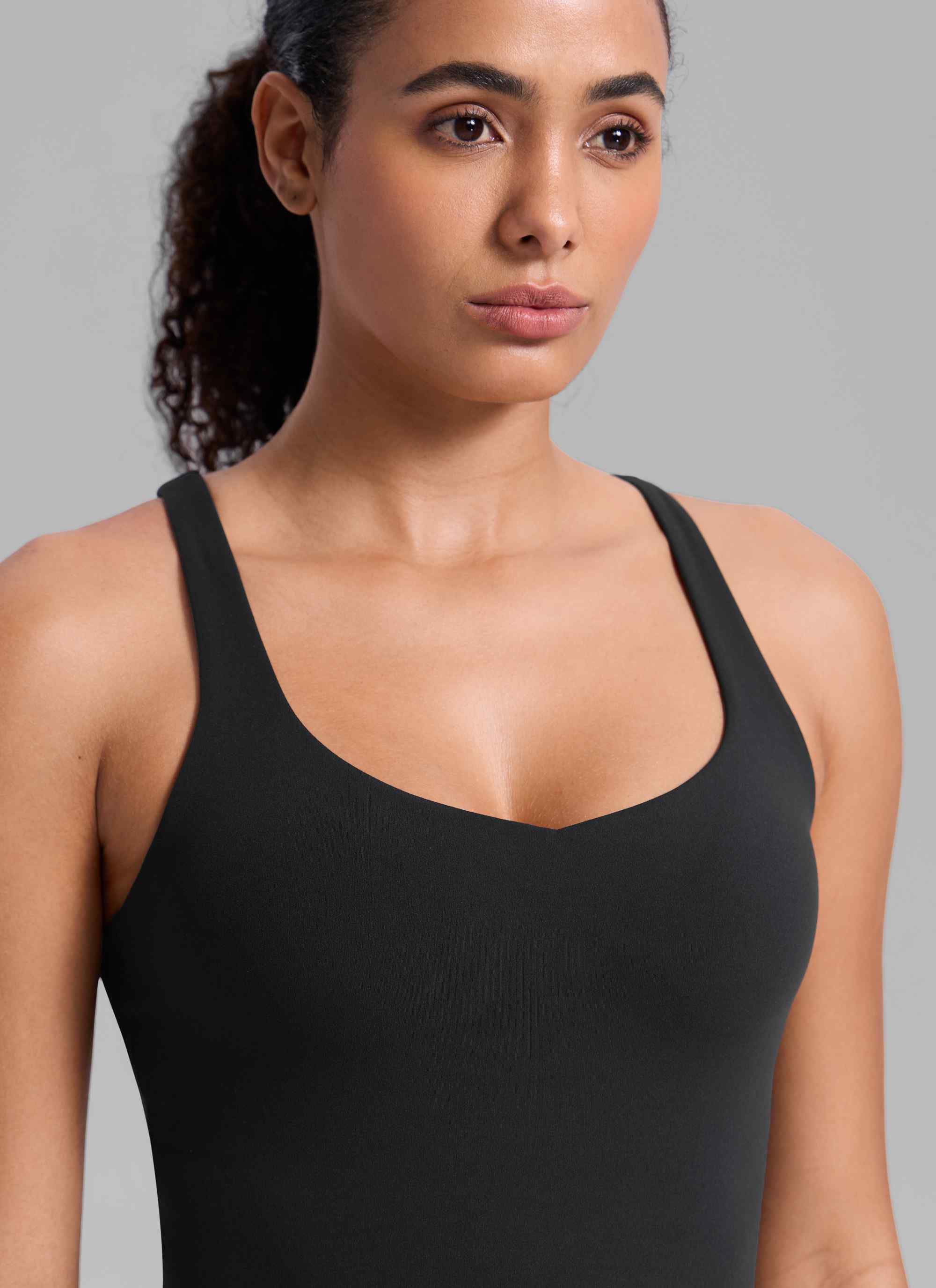 CRZ YOGA Damen Butterlift Verstellbarer Riemen V-Ausschnitt Tanktops Schwarz