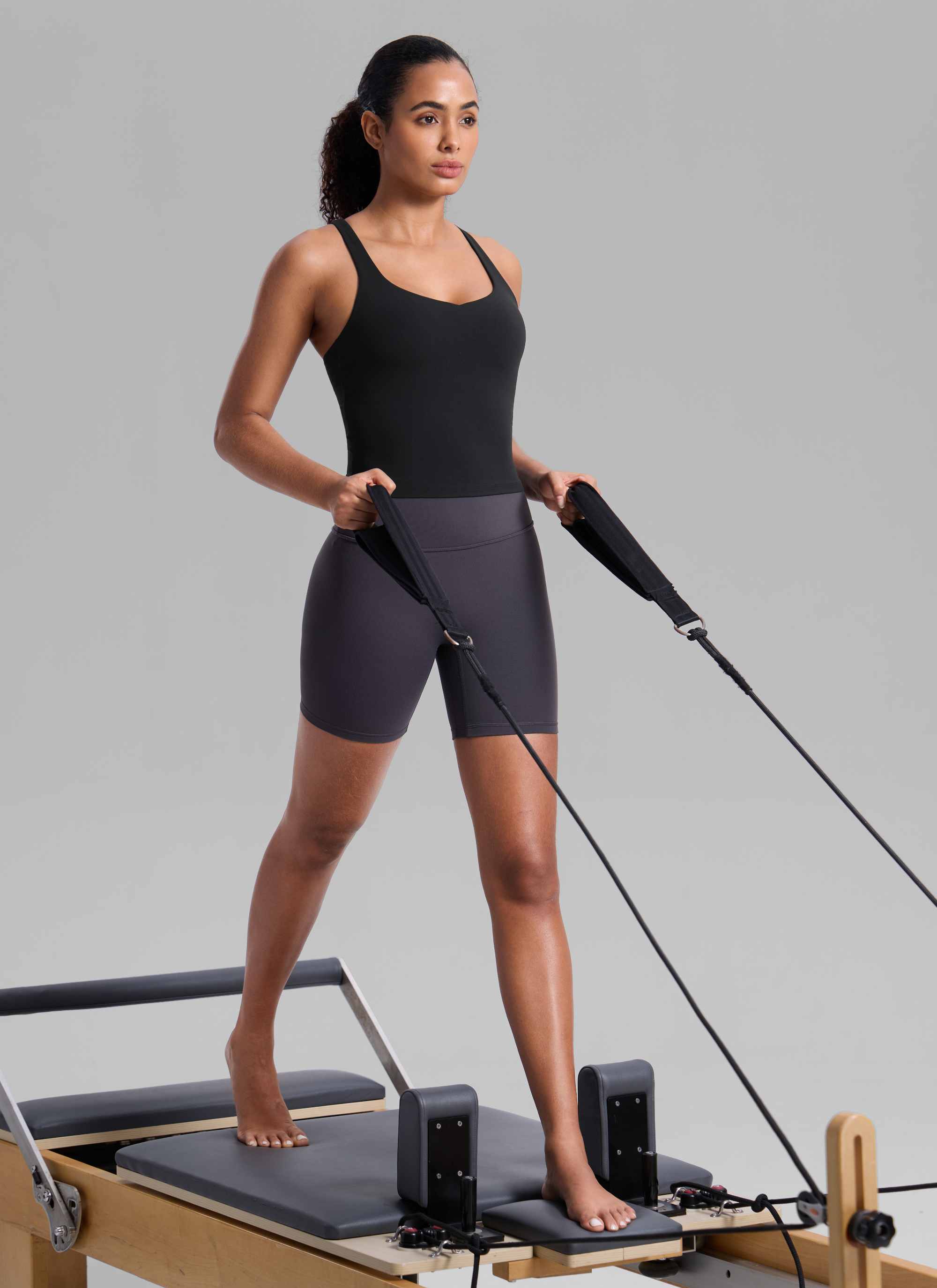CRZ YOGA Damen Butterlift Verstellbarer Riemen V-Ausschnitt Tanktops Schwarz