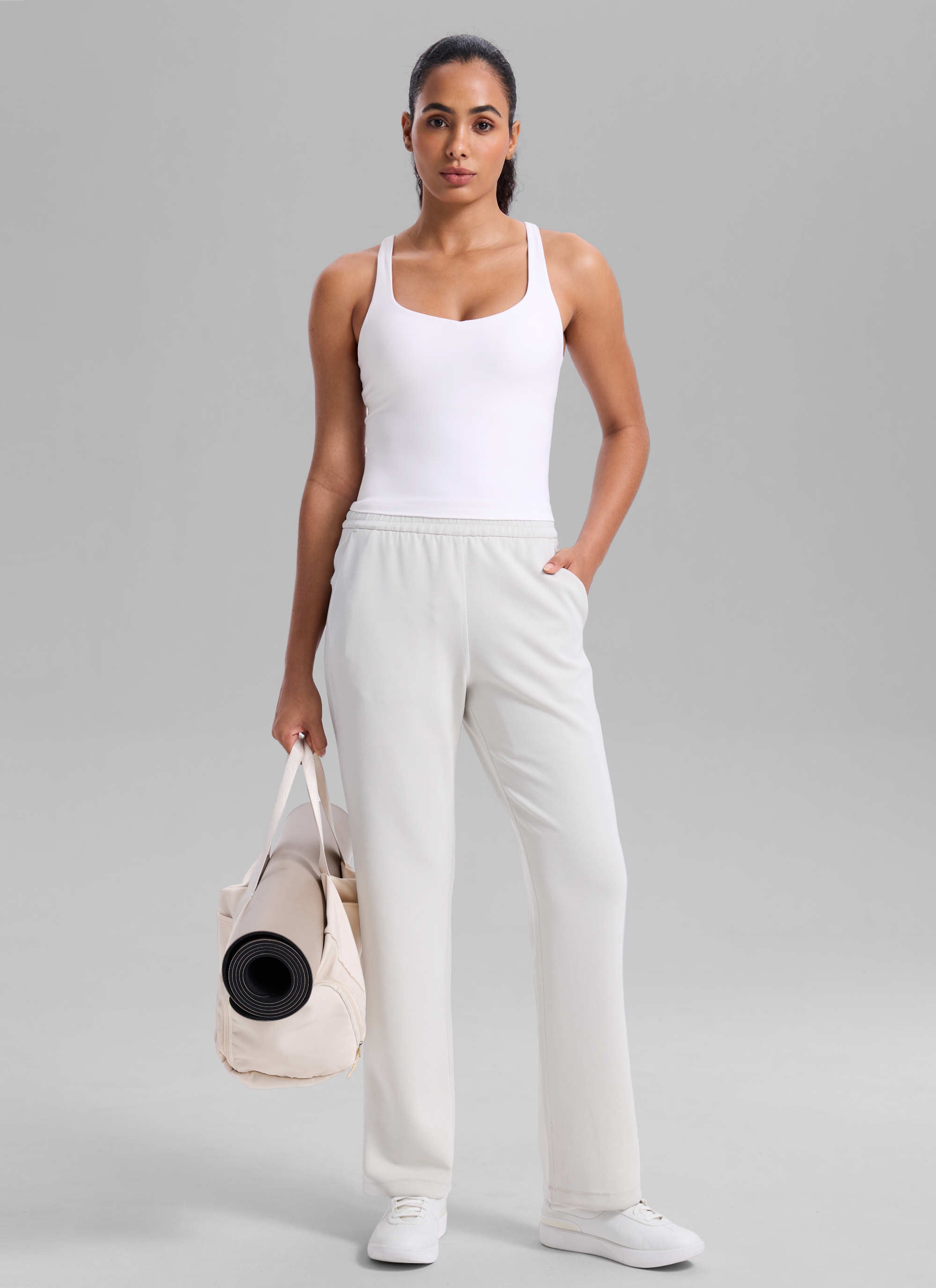 CRZ YOGA Damen Butterlift Verstellbarer Riemen V-Ausschnitt Tanktops Weiss