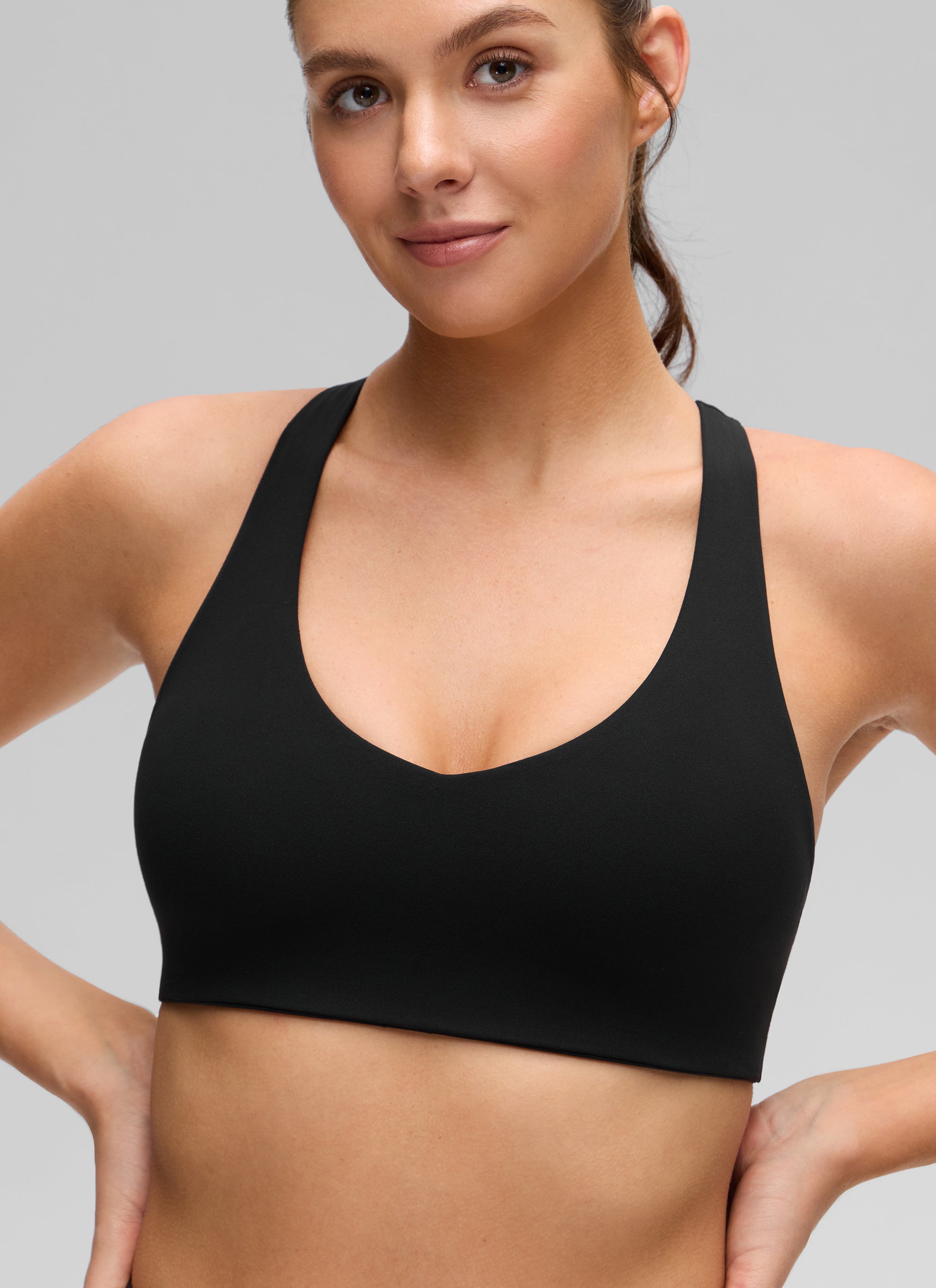 CRZ YOGA Damen Butterluxe V-Ausschnitt Racerback Sport BH Schwarz