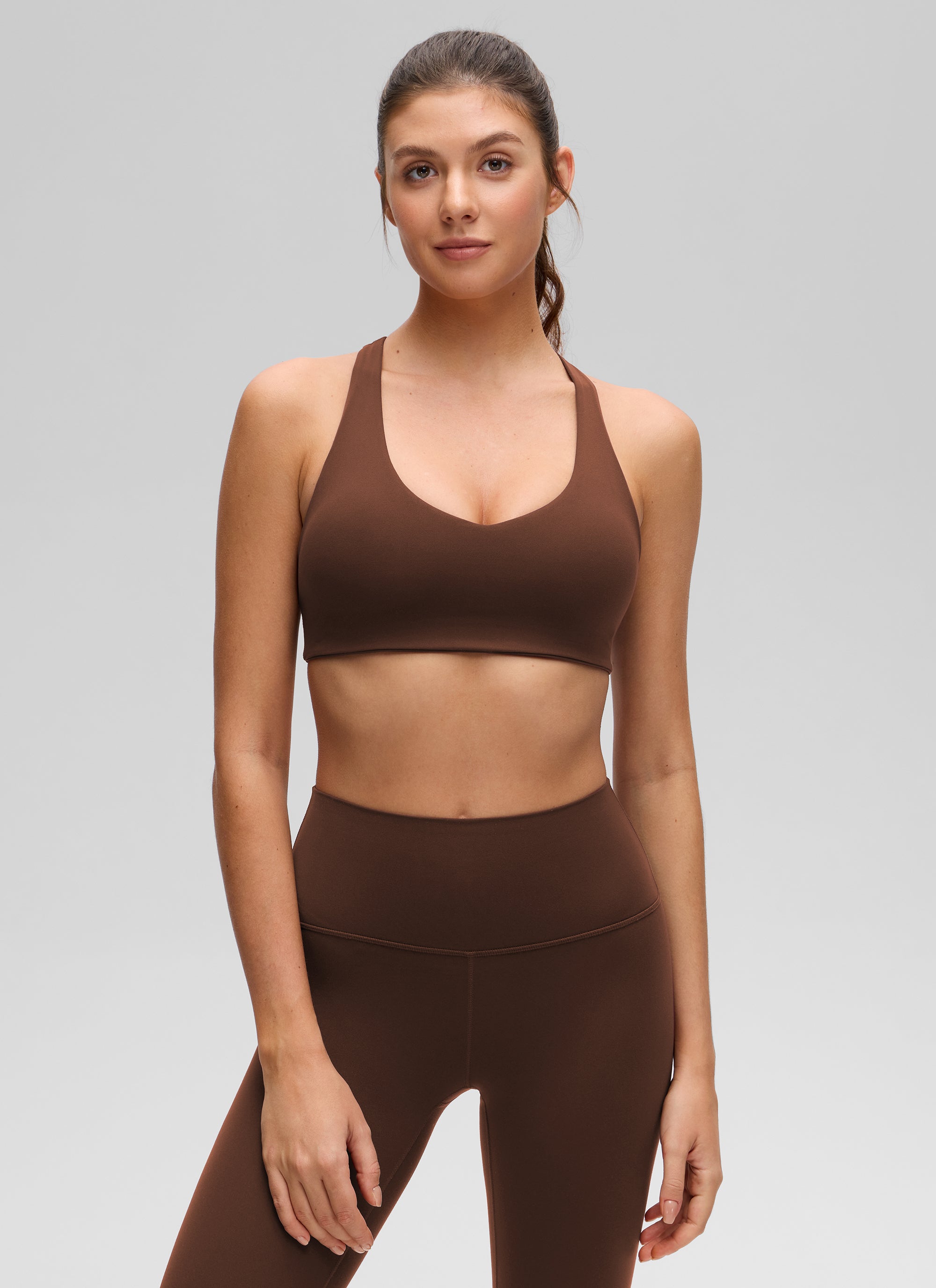 CRZ YOGA Damen Butterluxe V-Ausschnitt Racerback Sport BH Lava Braun
