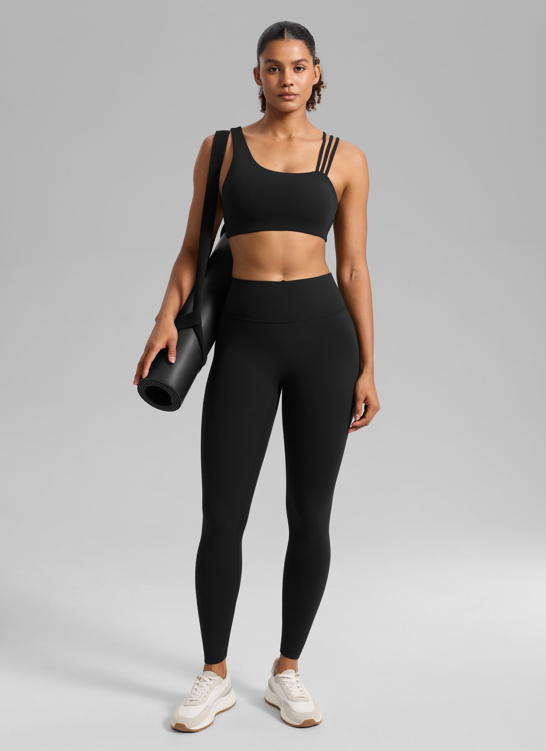 CRZ YOGA Damen Butterlift Sport-BH mit Asymmetrischen Trägern Schwarz @model_info:Barbara
