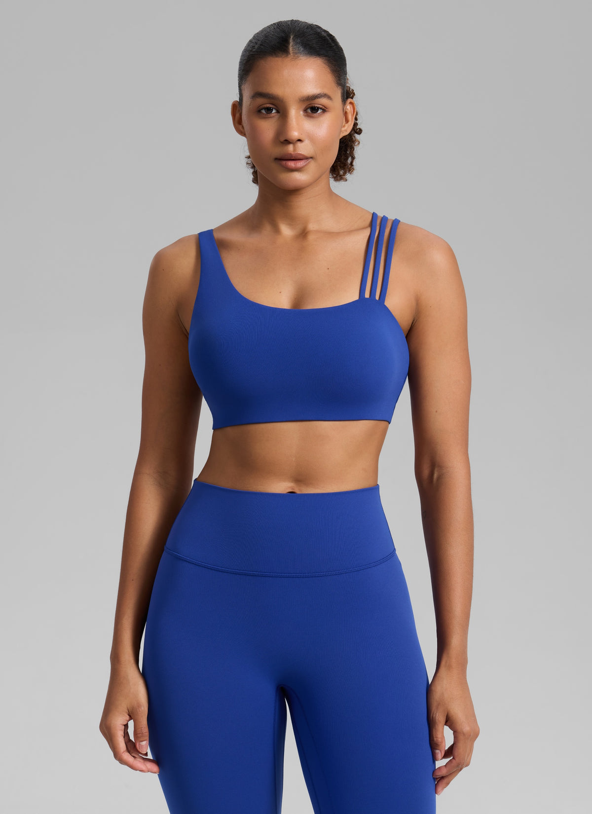 CRZ YOGA Damen Butterlift Sport-BH mit Asymmetrischen Trägern Wellen Blau @model_info:Barbara