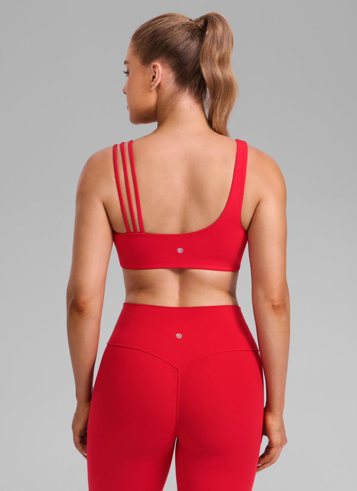 CRZ YOGA Damen Butterlift Sport-BH mit Asymmetrischen Trägern Aurora Rot