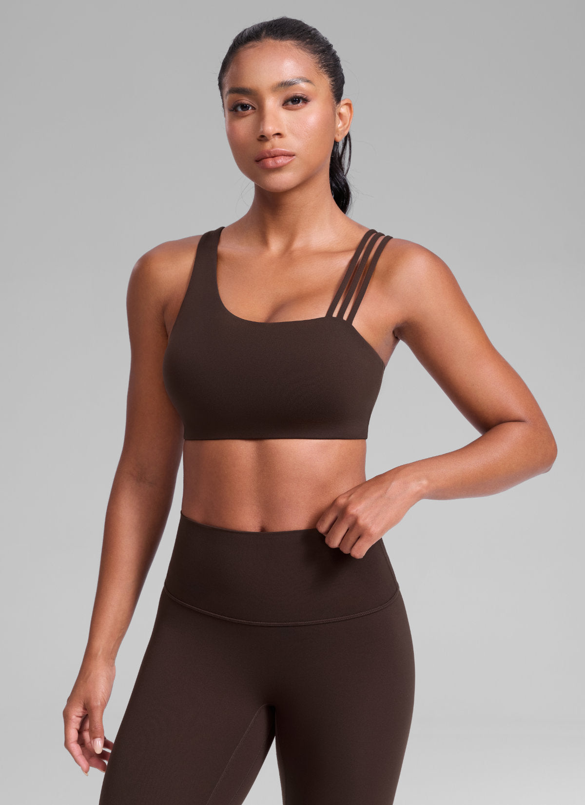 CRZ YOGA Damen Butterlift Sport-BH mit Asymmetrischen Trägern Heißes Fudge-Brown